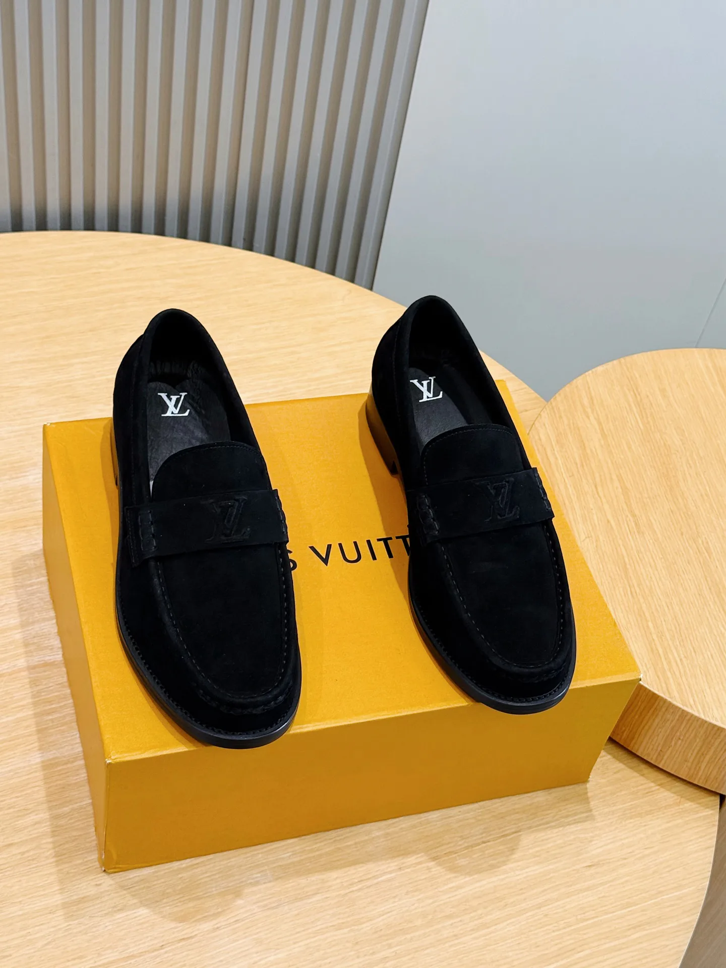 Men's Loafers And Dress Shoes LOUIS VUITTON 18247429