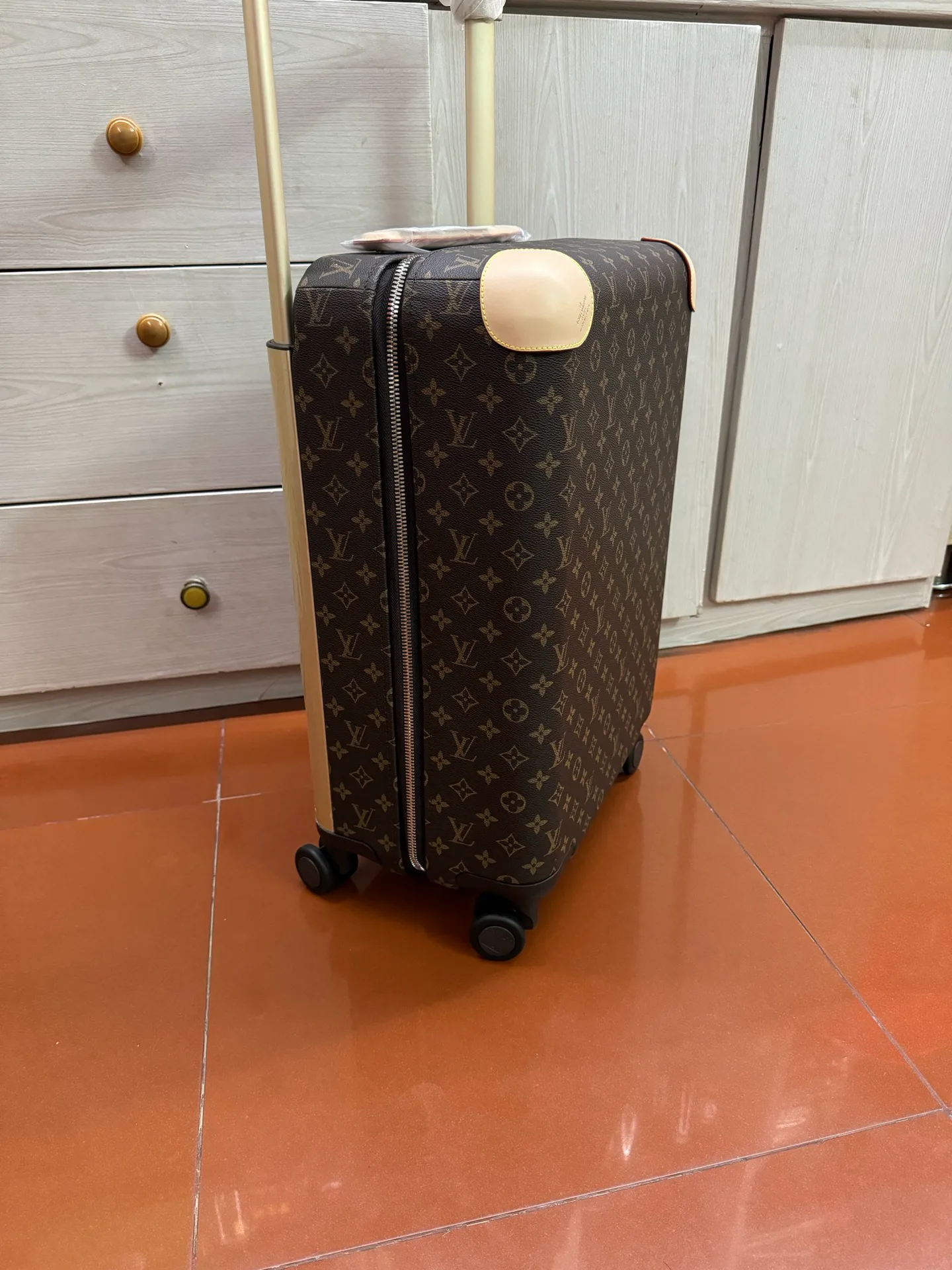 Suitcases LOUIS VUITTON 18366333