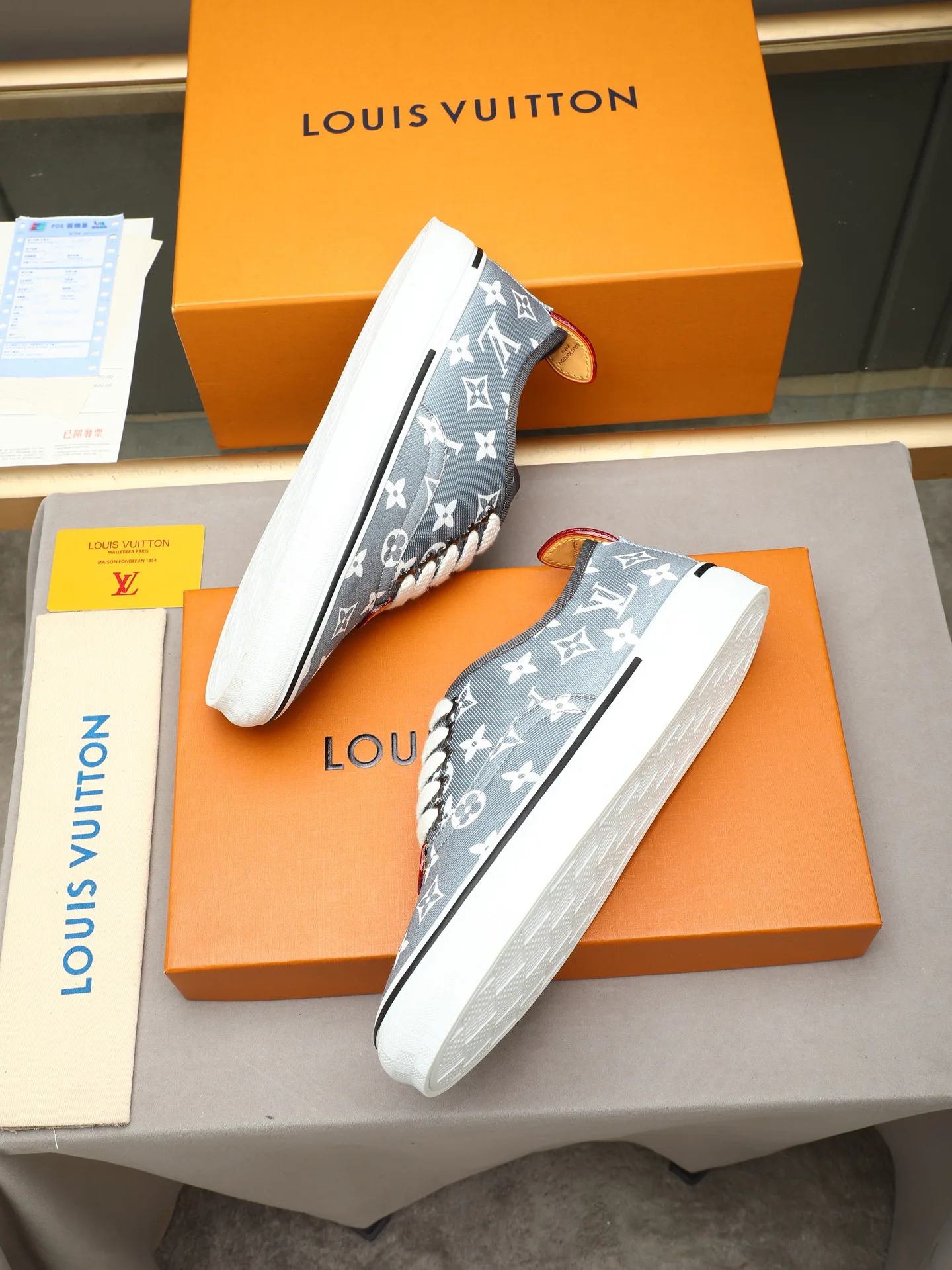 Men's Sneakers LOUIS VUITTON 17947259