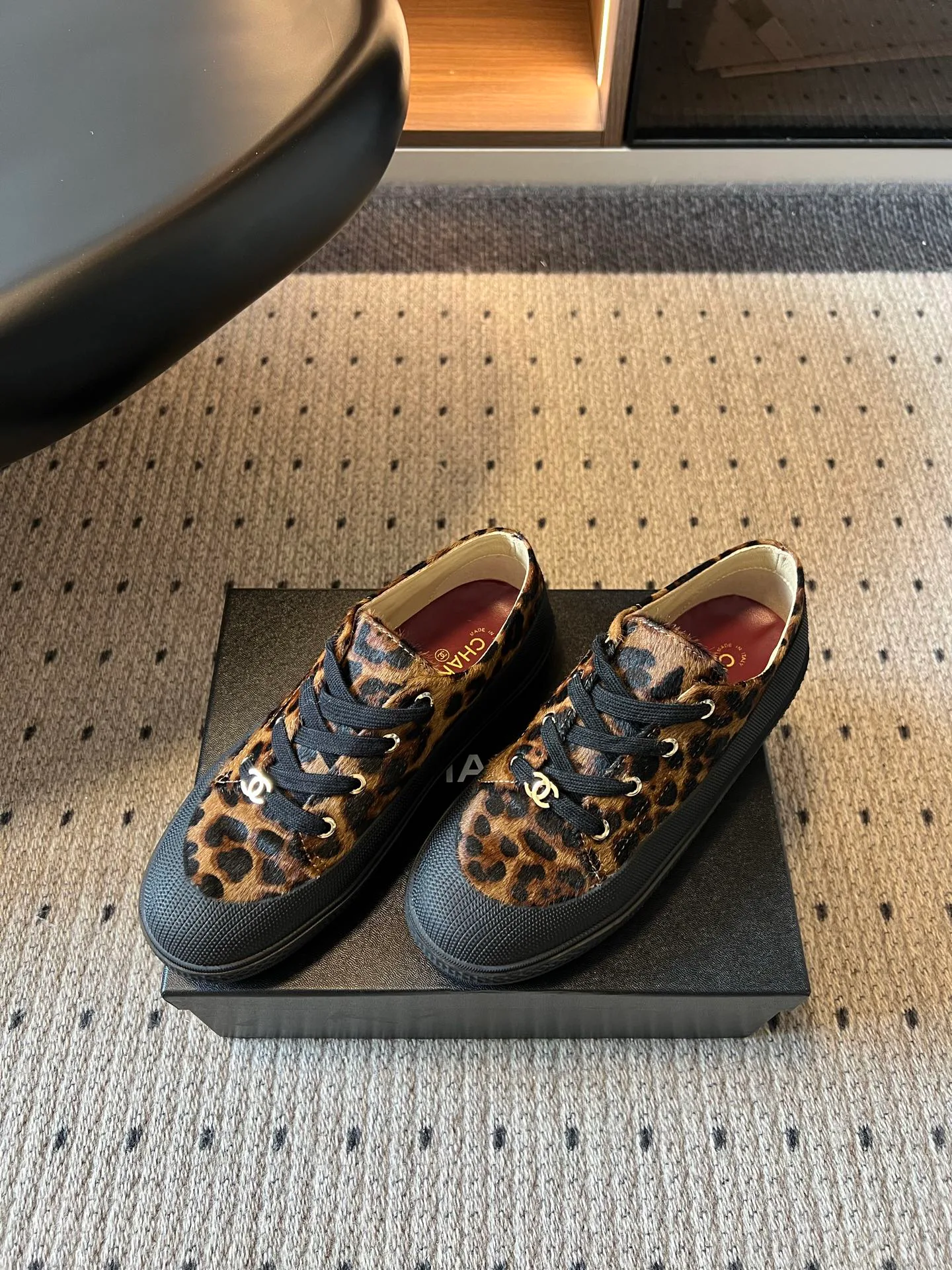 Women's Sneakers CHANEL 18137087