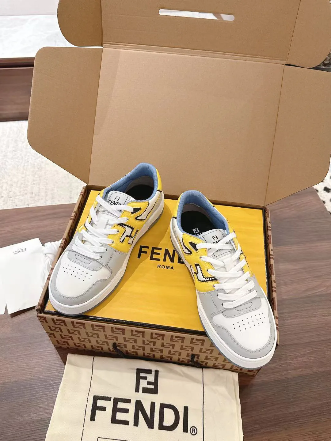 Women's Sneakers FENDI 18219552