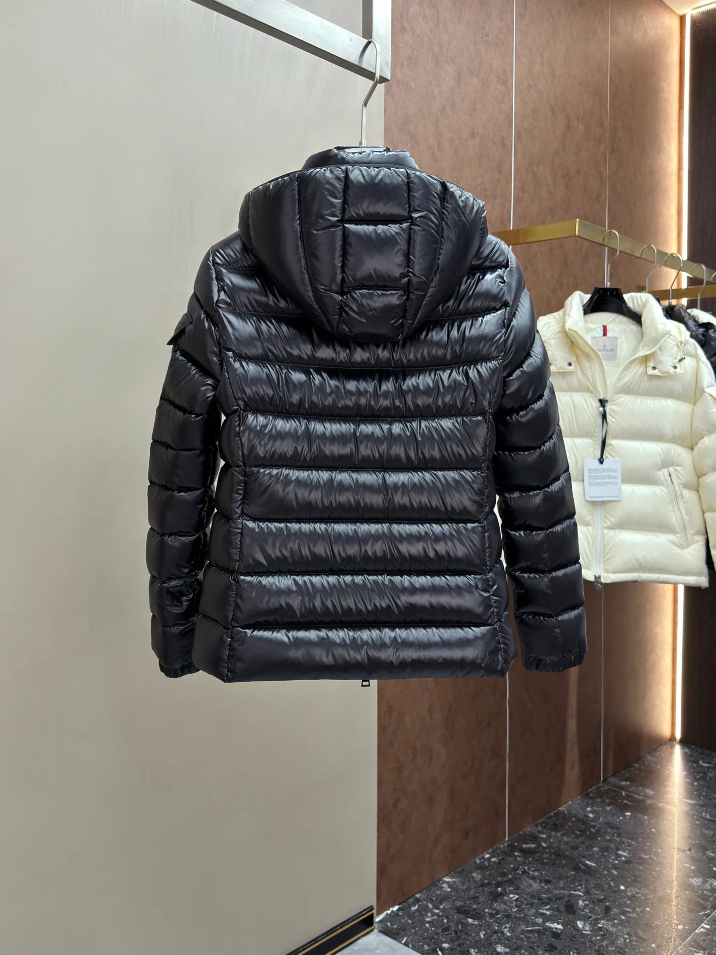 Куртки И Пуховики Женские Moncler 18631570