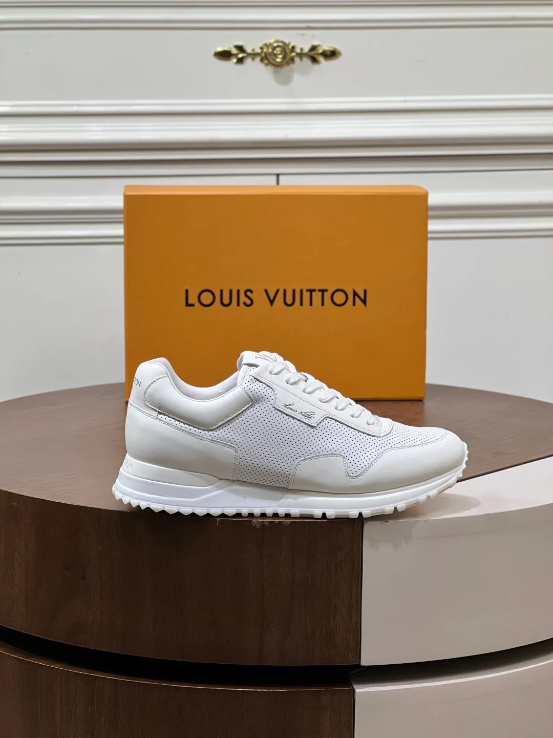 Men's Sneakers LOUIS VUITTON 18039350