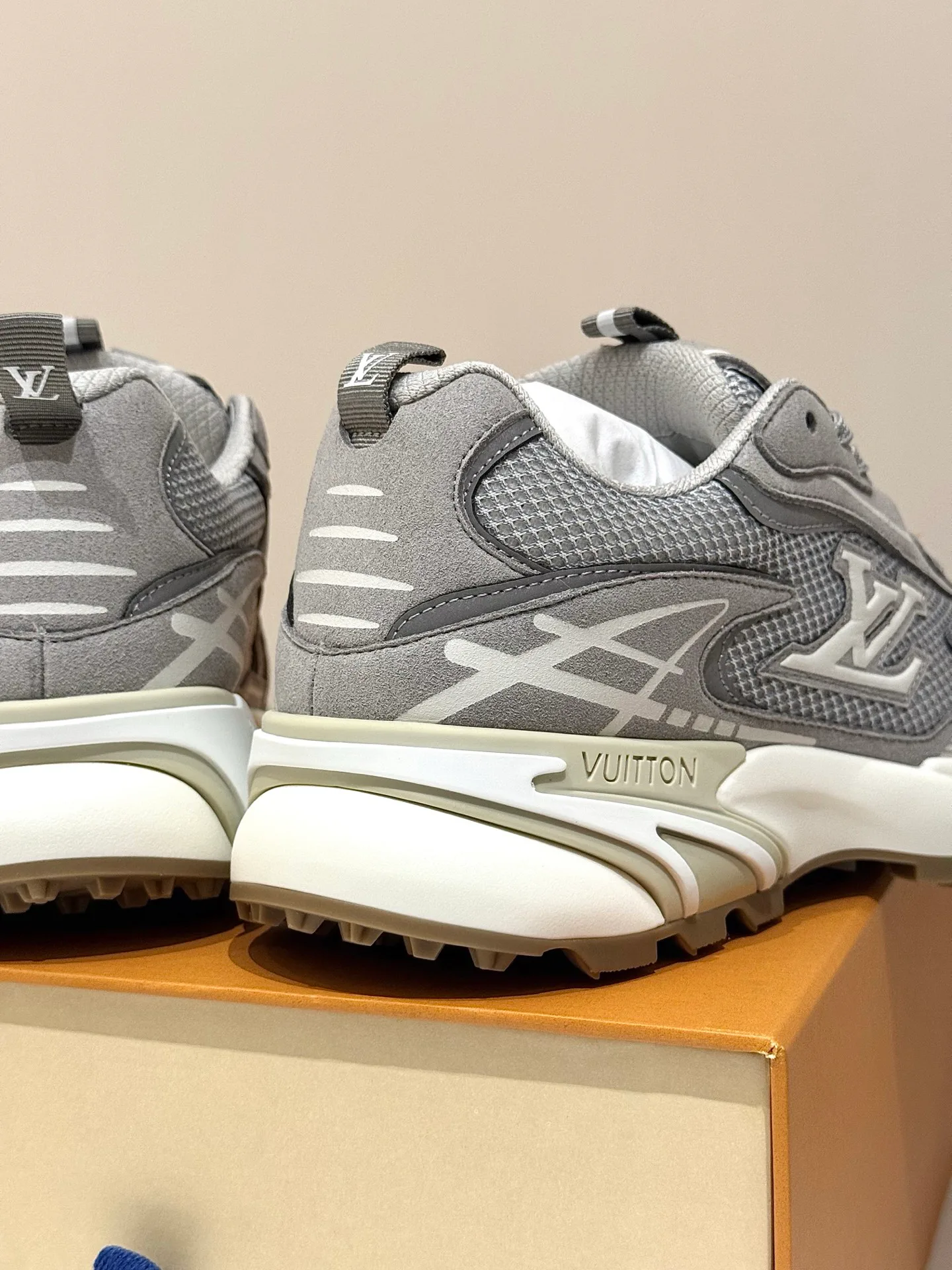 Women's Sneakers LOUIS VUITTON 17872792