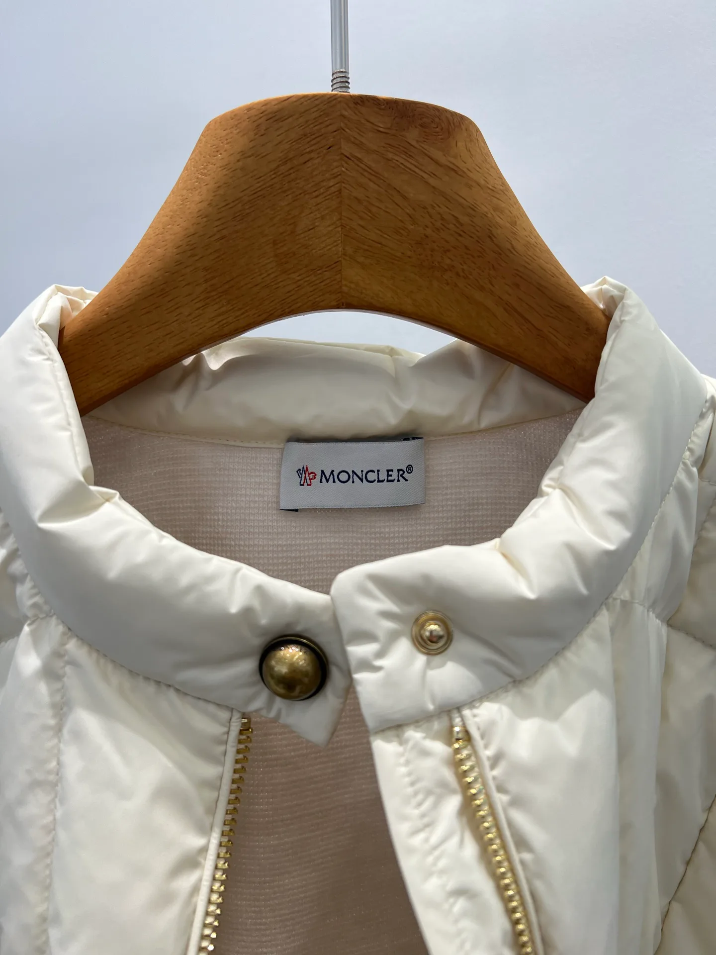 Men's Jackets And Down Jackets MONCLER 18330381