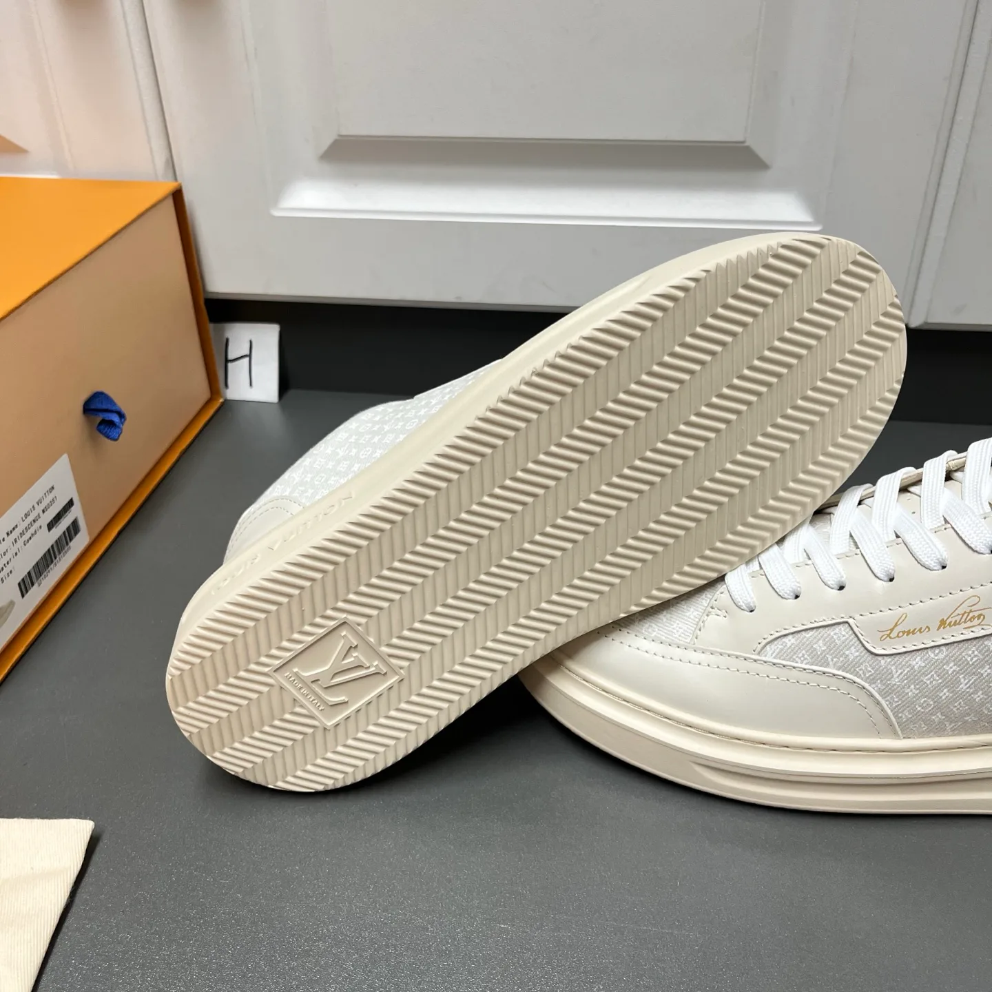 Men's Sneakers LOUIS VUITTON 18500174