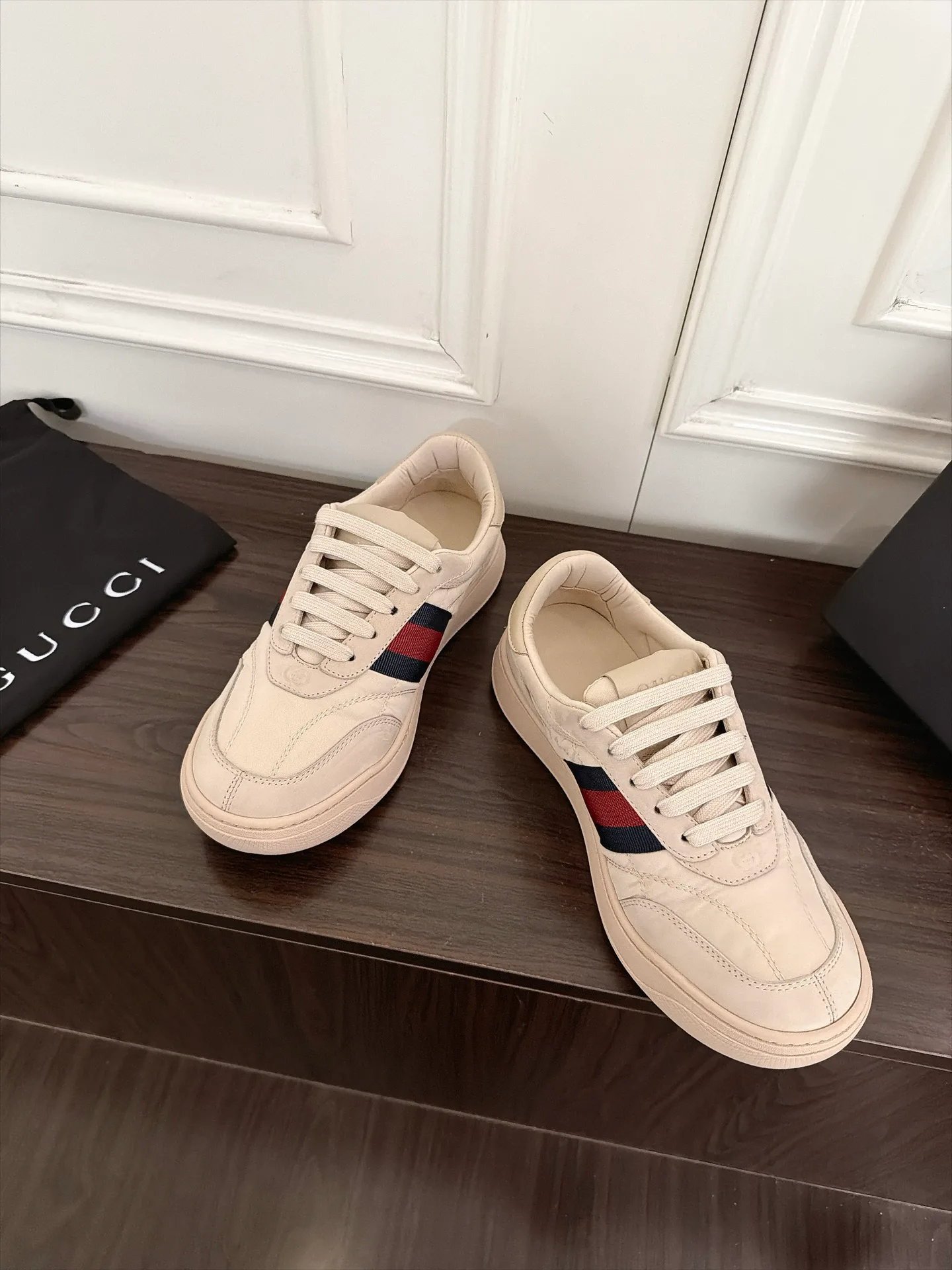 Кроссовки Женские Gucci 18586693