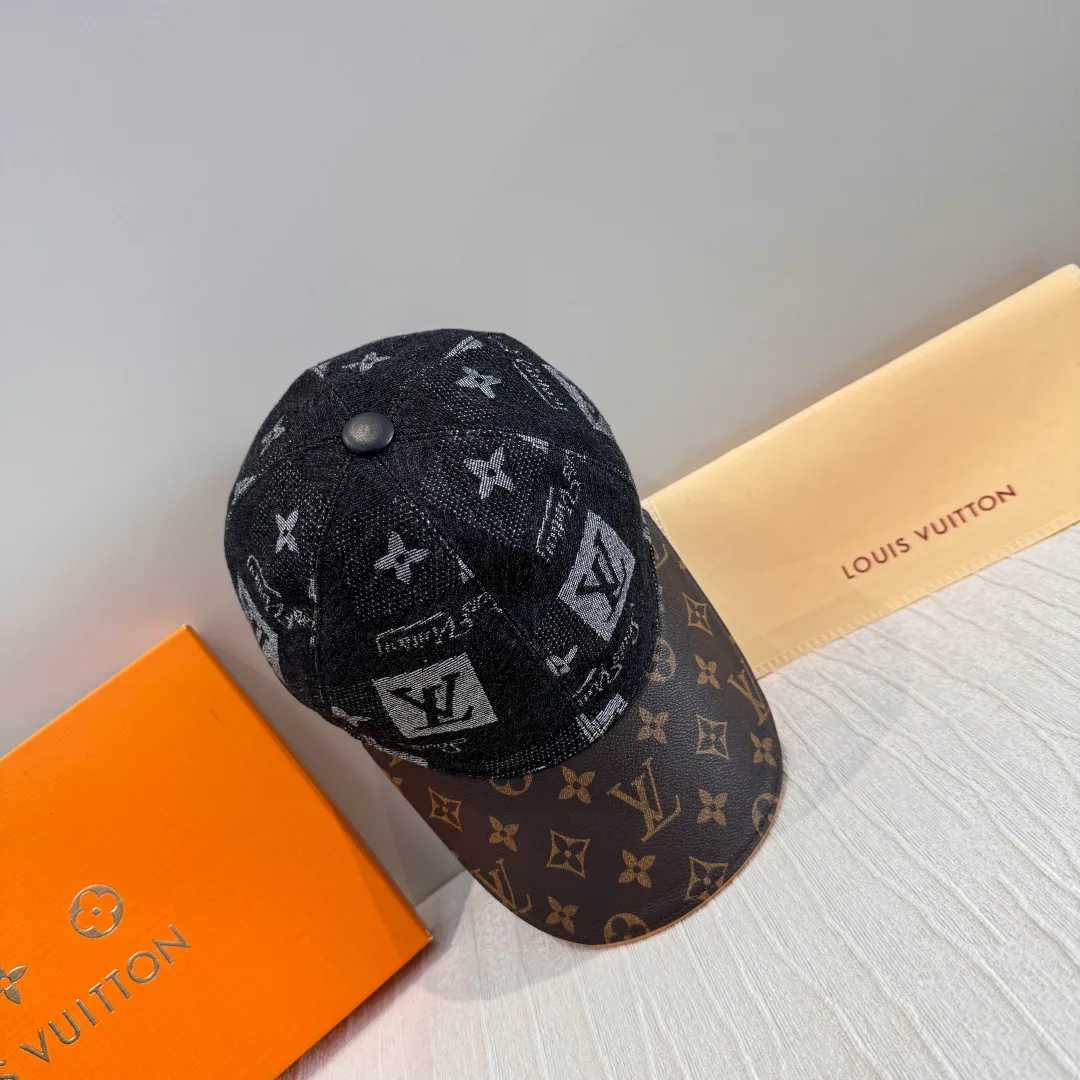 Hats LOUIS VUITTON 18105215