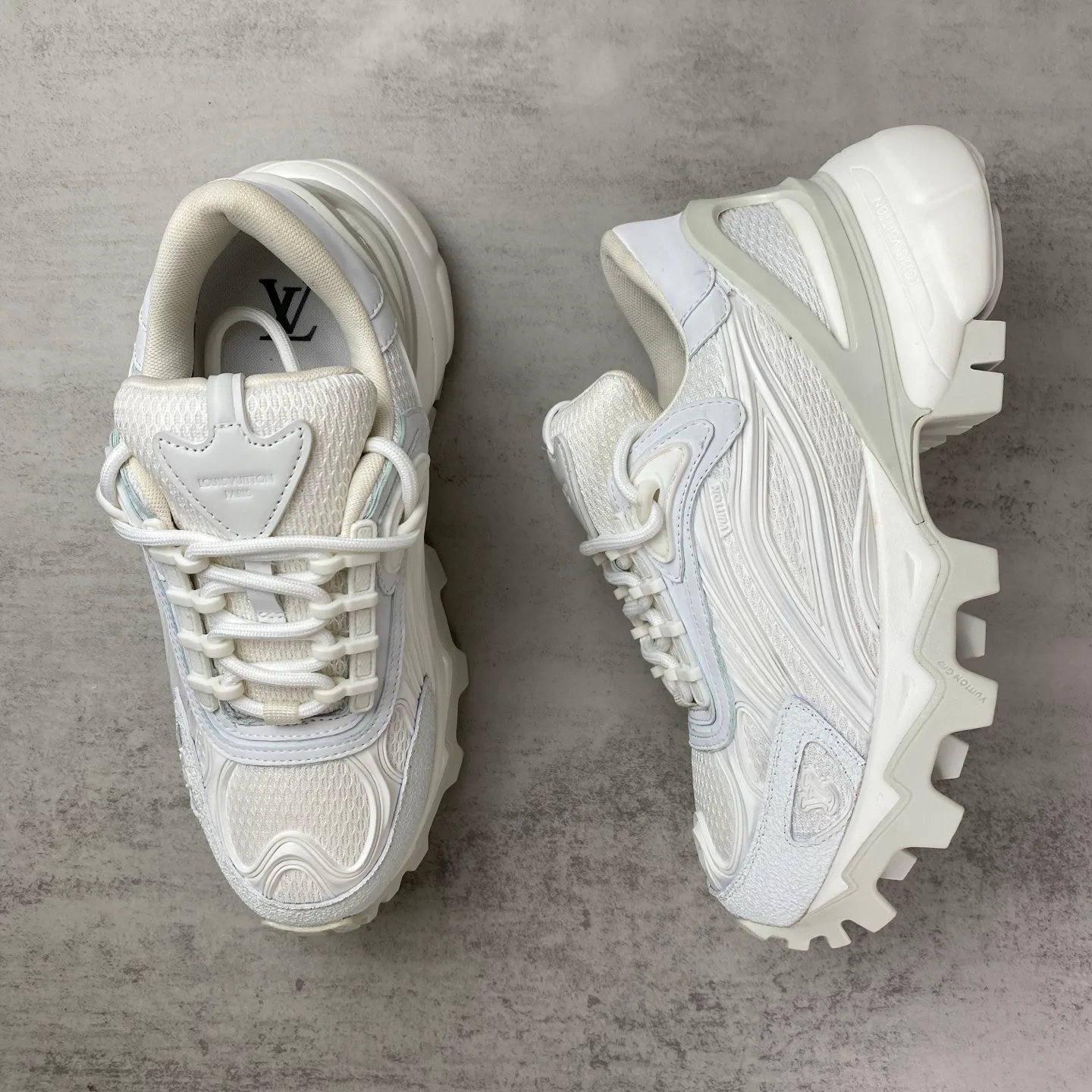 Women's Sneakers LOUIS VUITTON 18039581