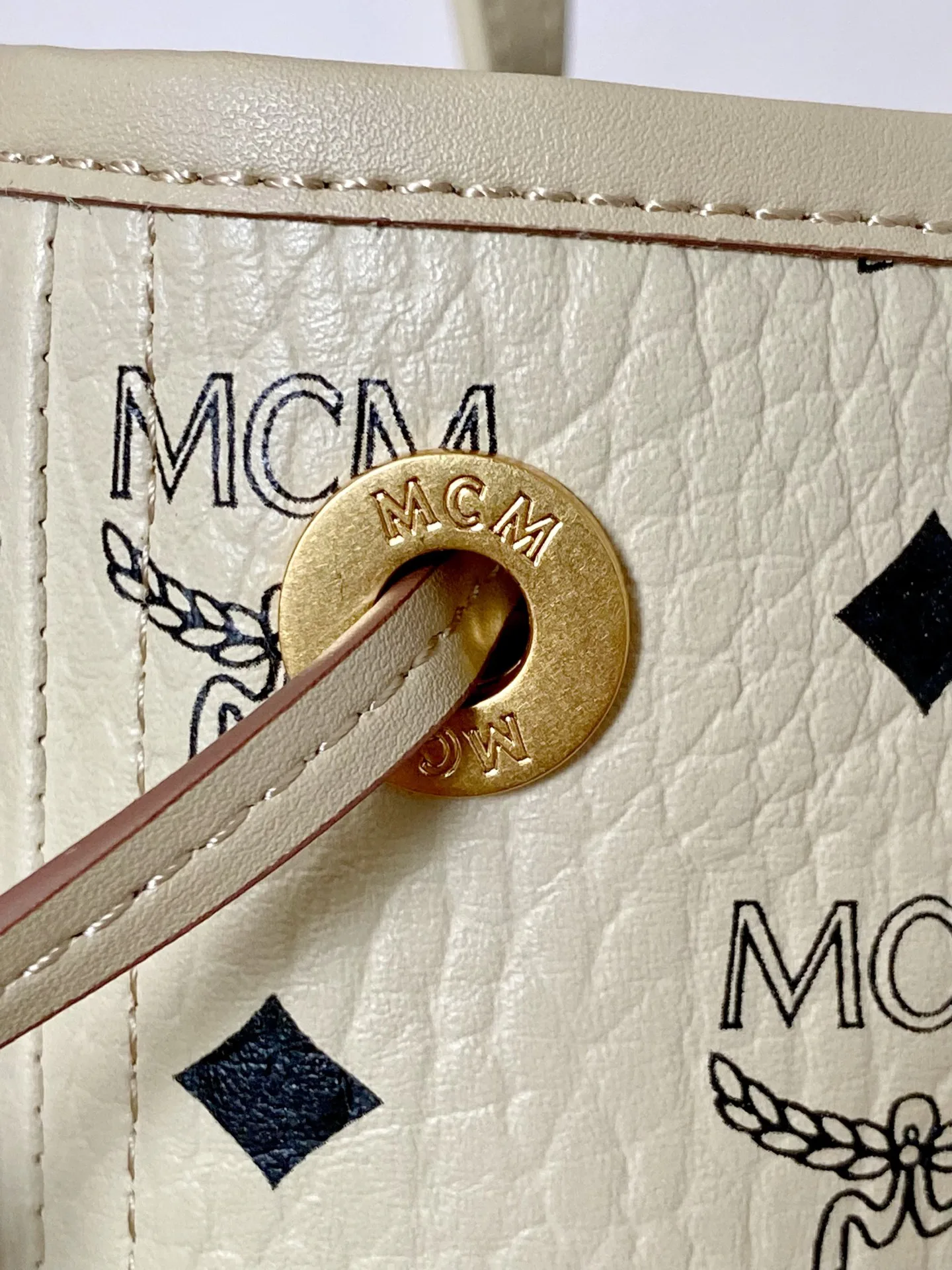 Women's Classic Handbags MCM 18223301