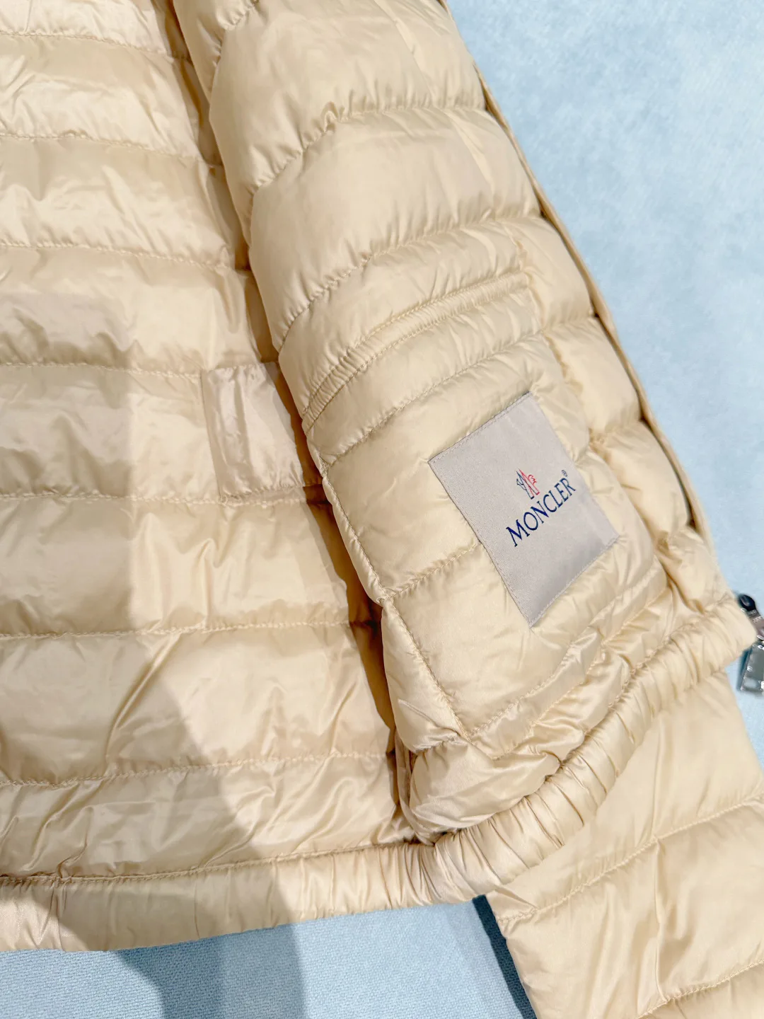Women's Jackets And Down Jackets MONCLER 18049847