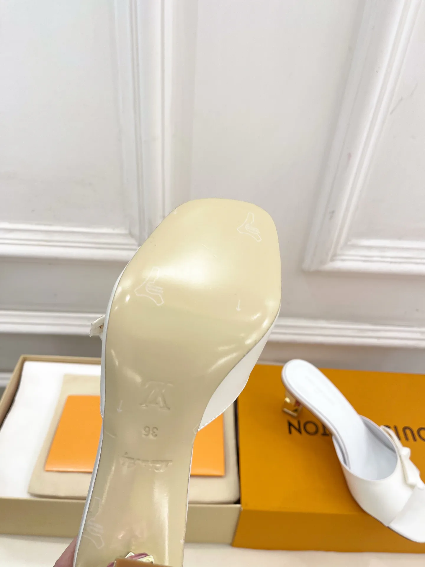 Women's Mules And Clogs LOUIS VUITTON 18034958