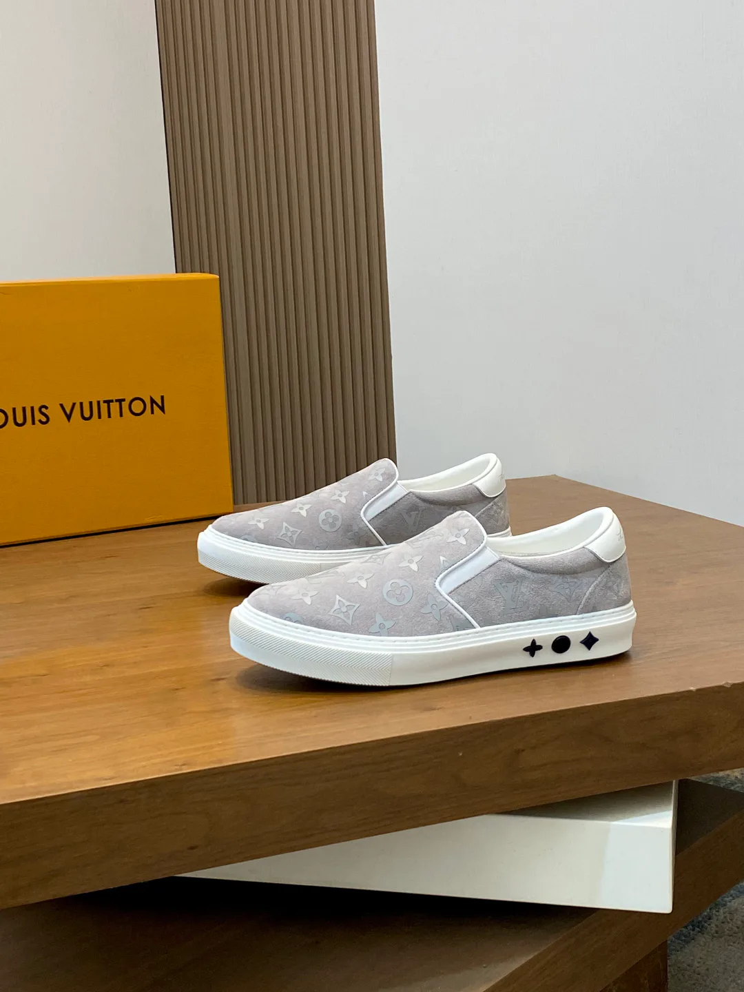 Men's Sneakers LOUIS VUITTON 17934199