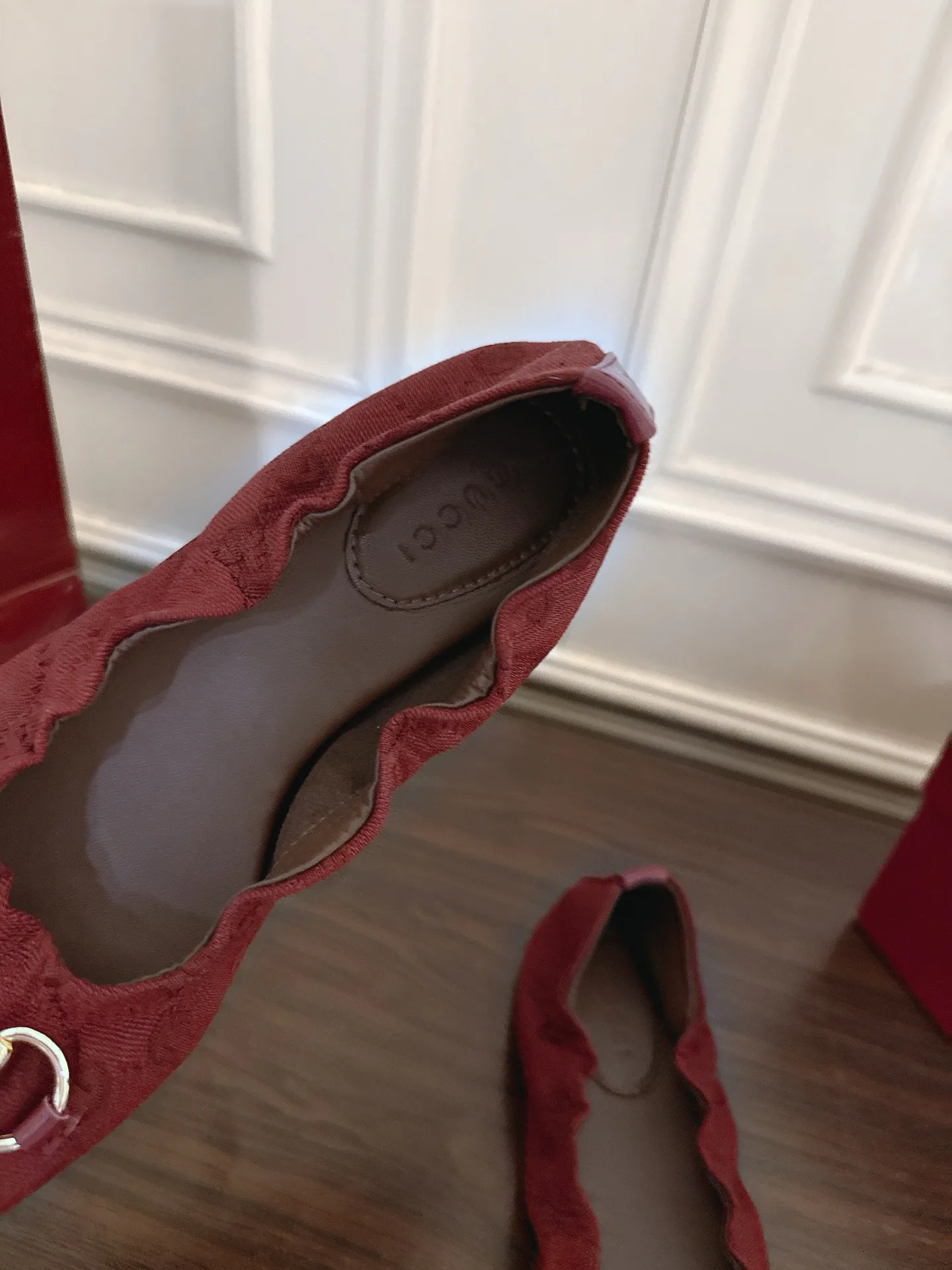 Women's Ballet Flats GUCCI 16910467