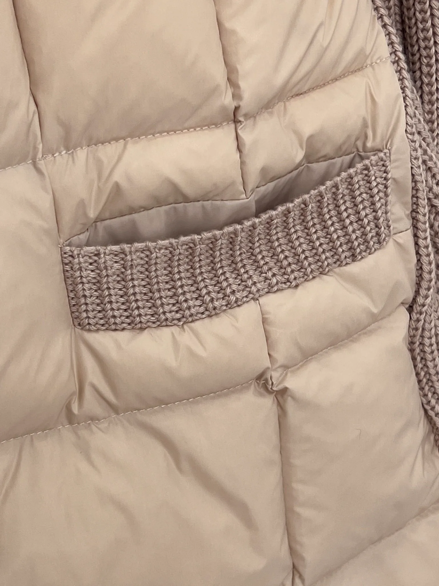 Women's Jackets And Down Jackets MONCLER 18416258