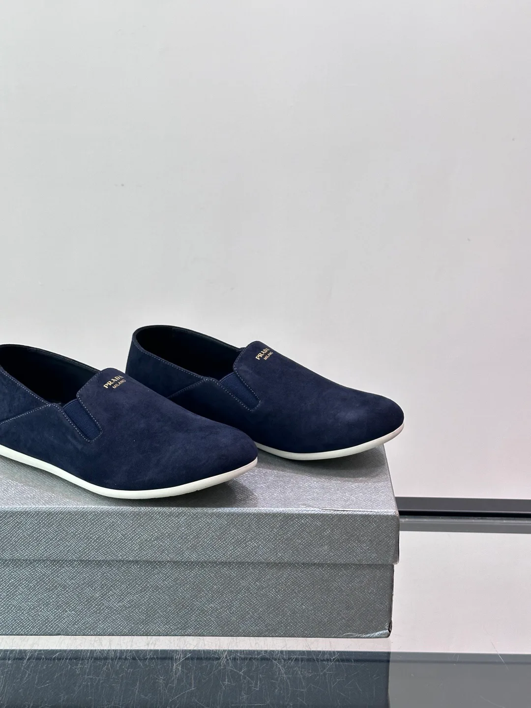 Men's Loafers And Dress Shoes PRADA 18079426