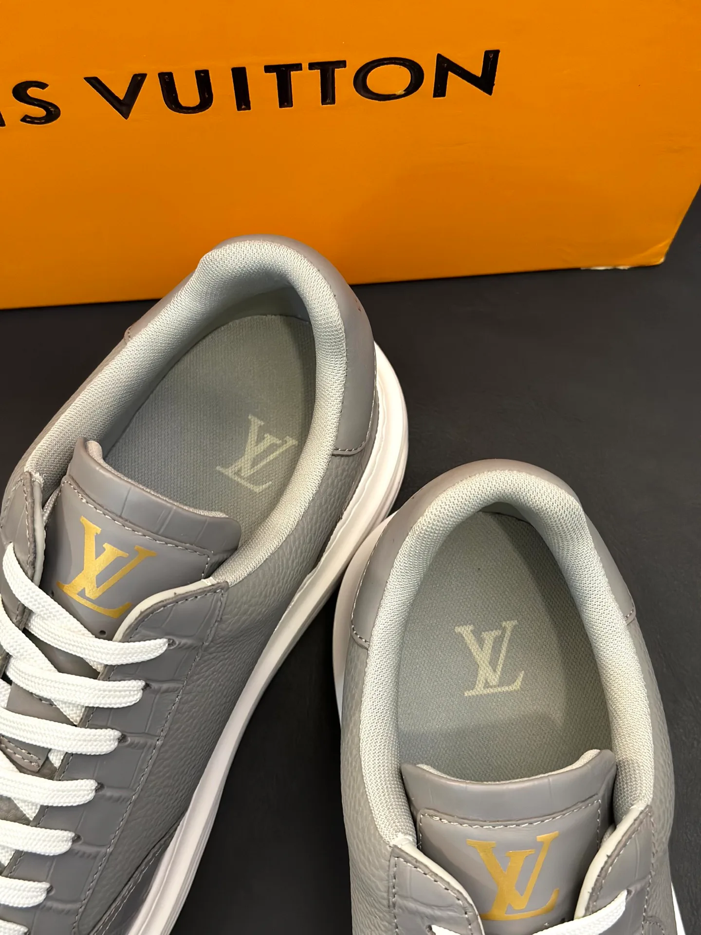 Кроссовки Мужские Louis Vuitton 18586724