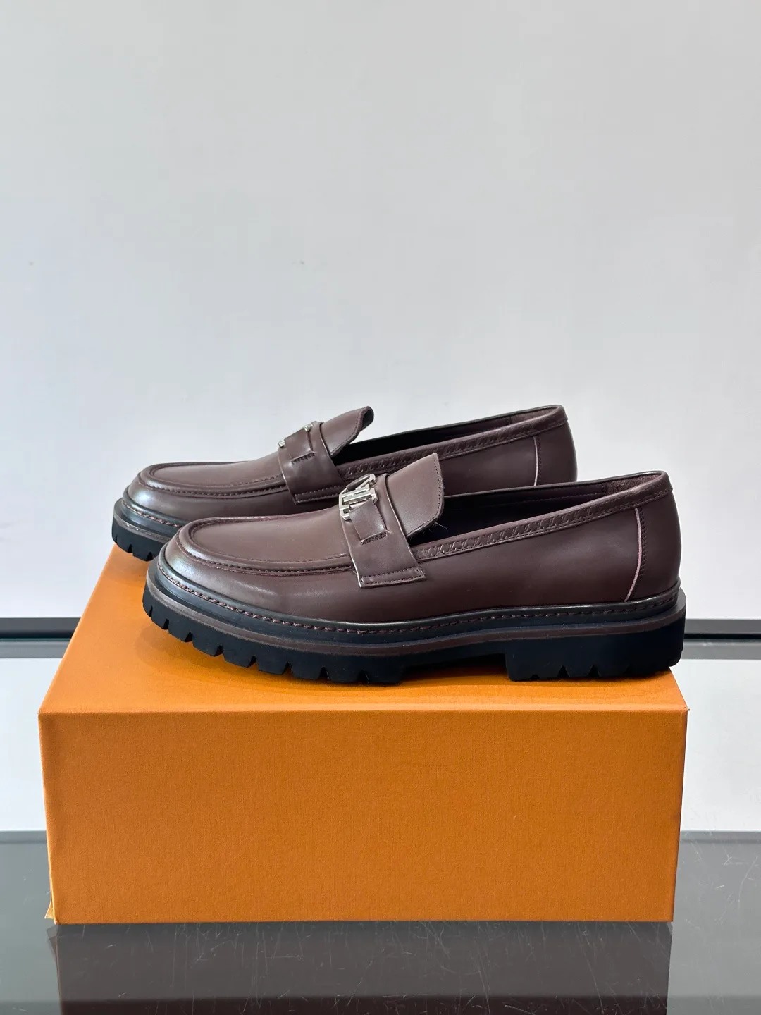 Men's Loafers And Dress Shoes LOUIS VUITTON 17646072