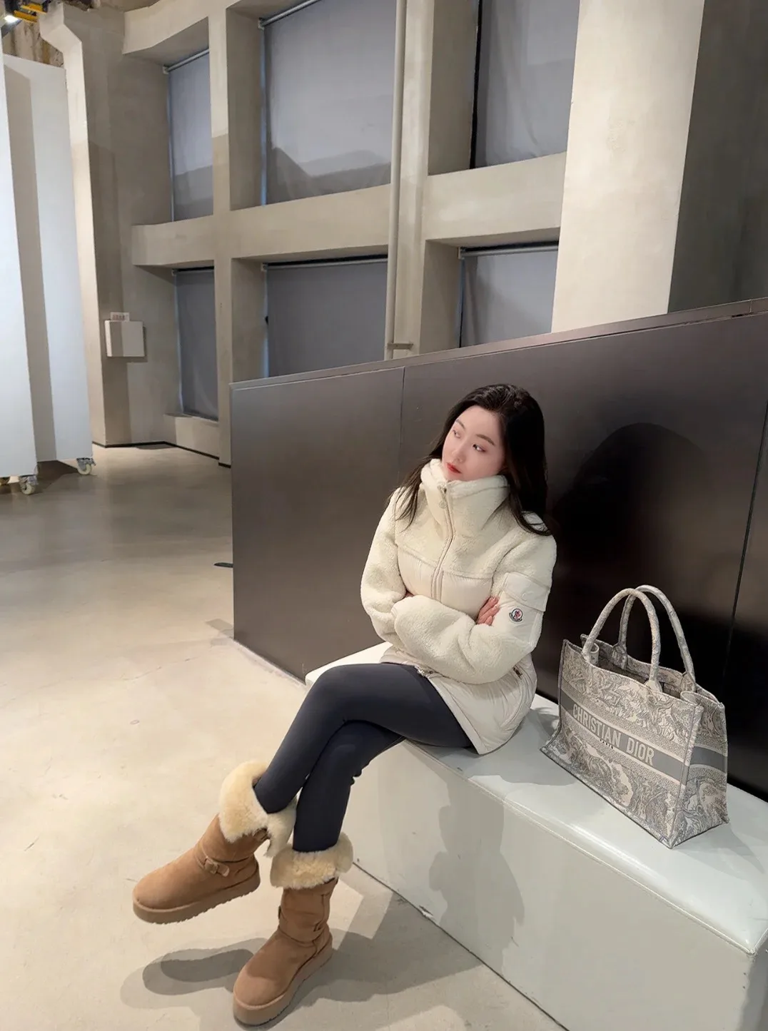Women's Jackets And Down Jackets MONCLER 18415677