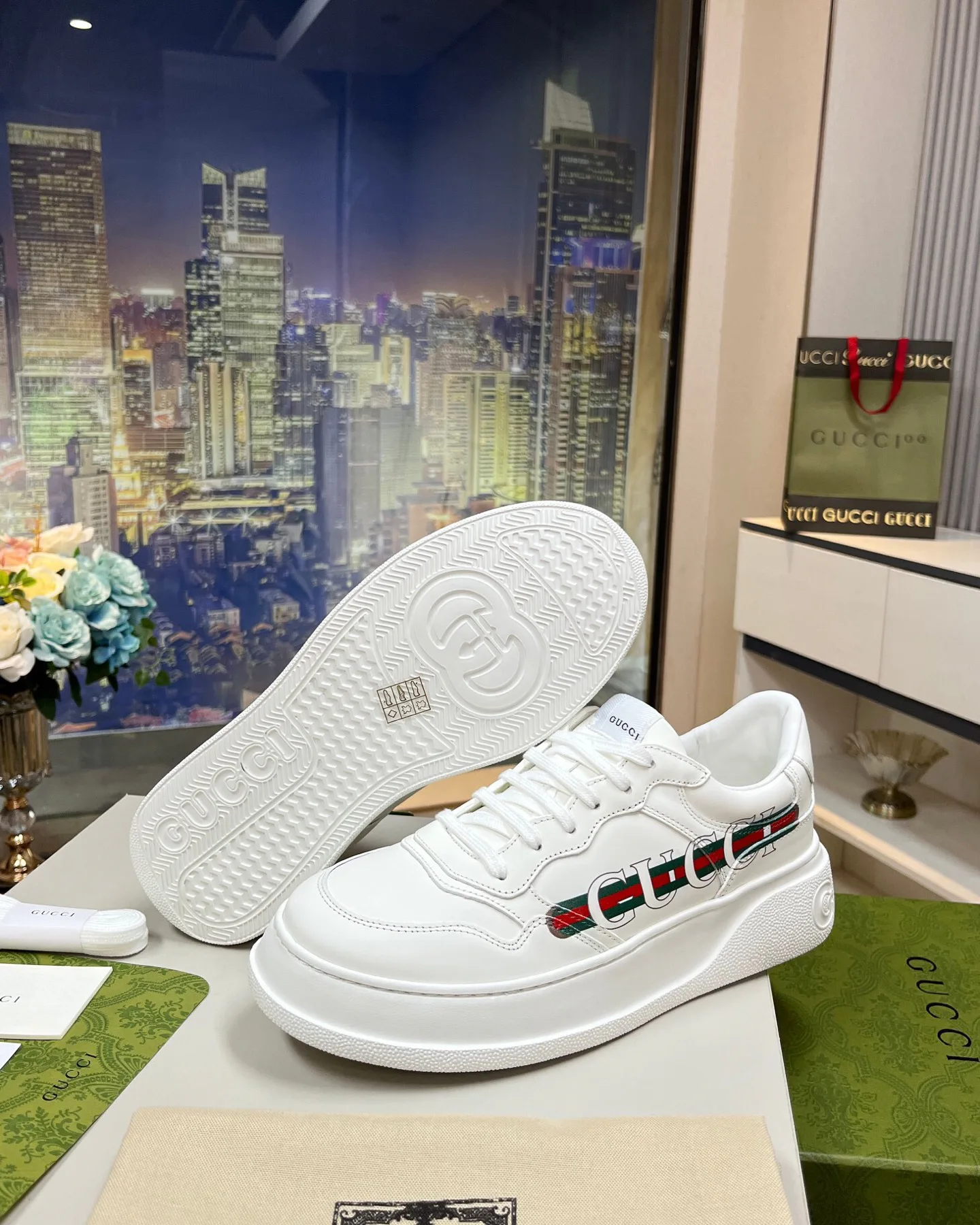 Women's Sneakers GUCCI 18369596