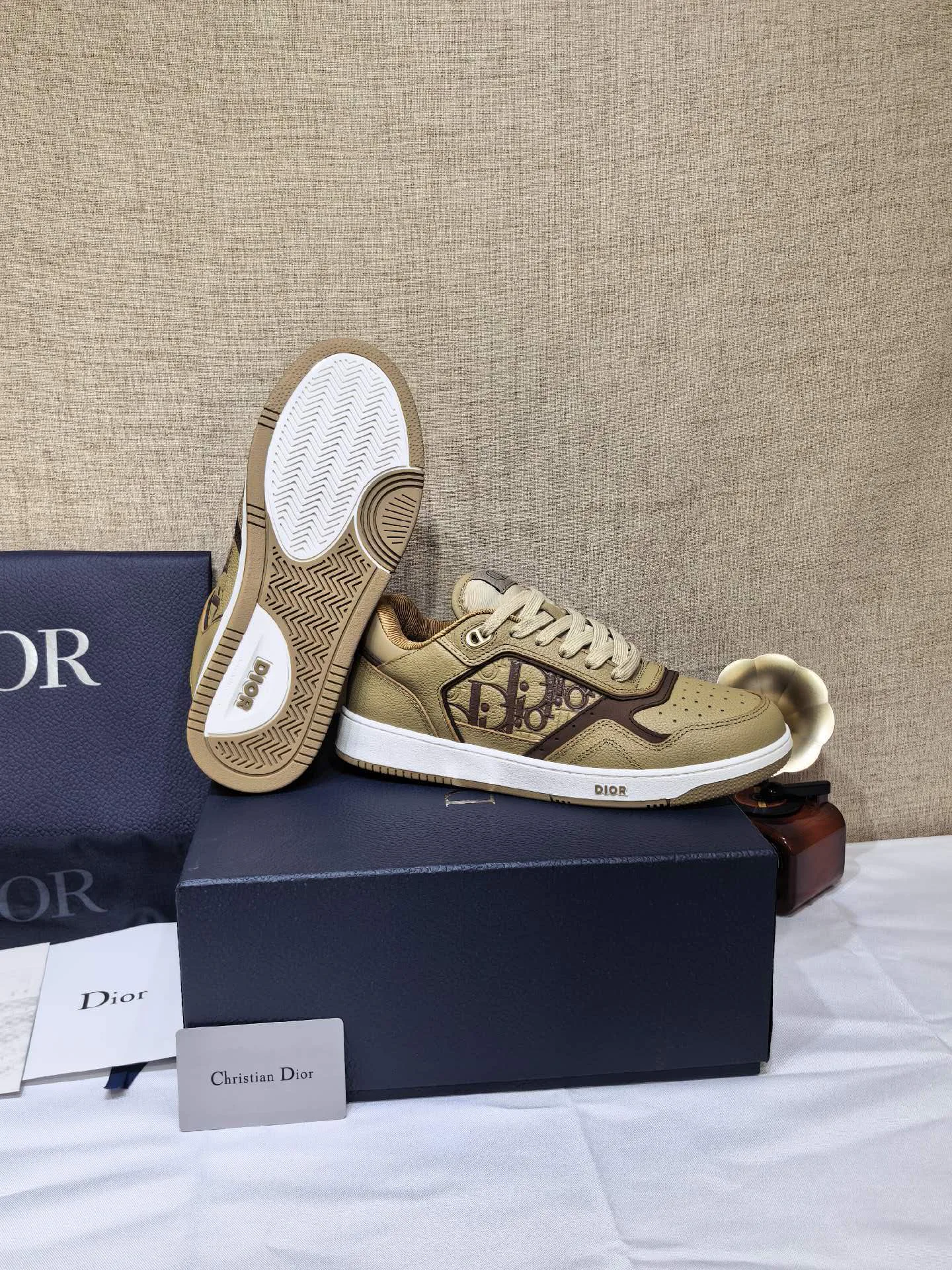 Кроссовки Женские Christian Dior 18666773