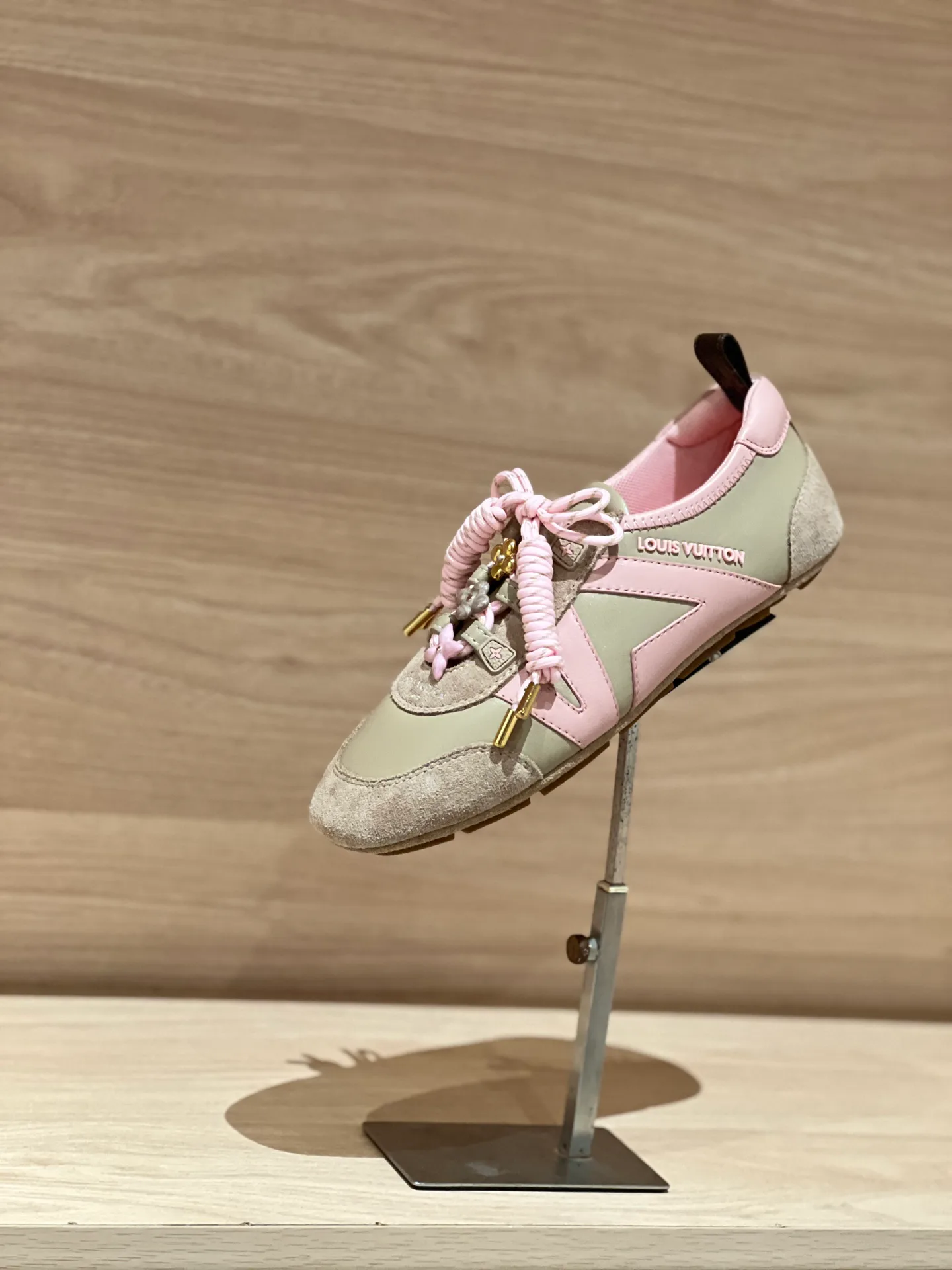Women's Sneakers LOUIS VUITTON 18194164