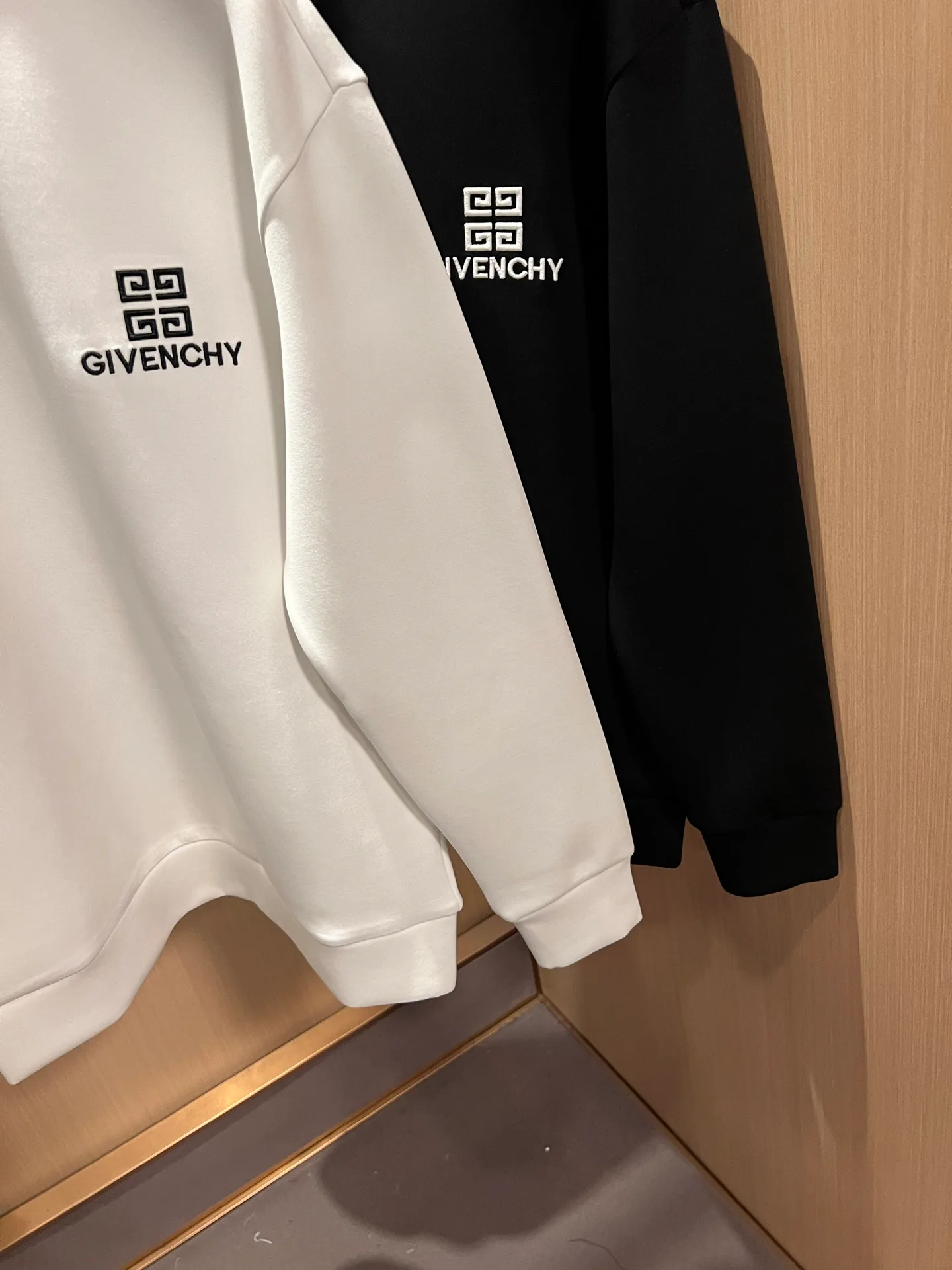 Men's Sweatshirts And Hoodies GIVENCHY 18519644