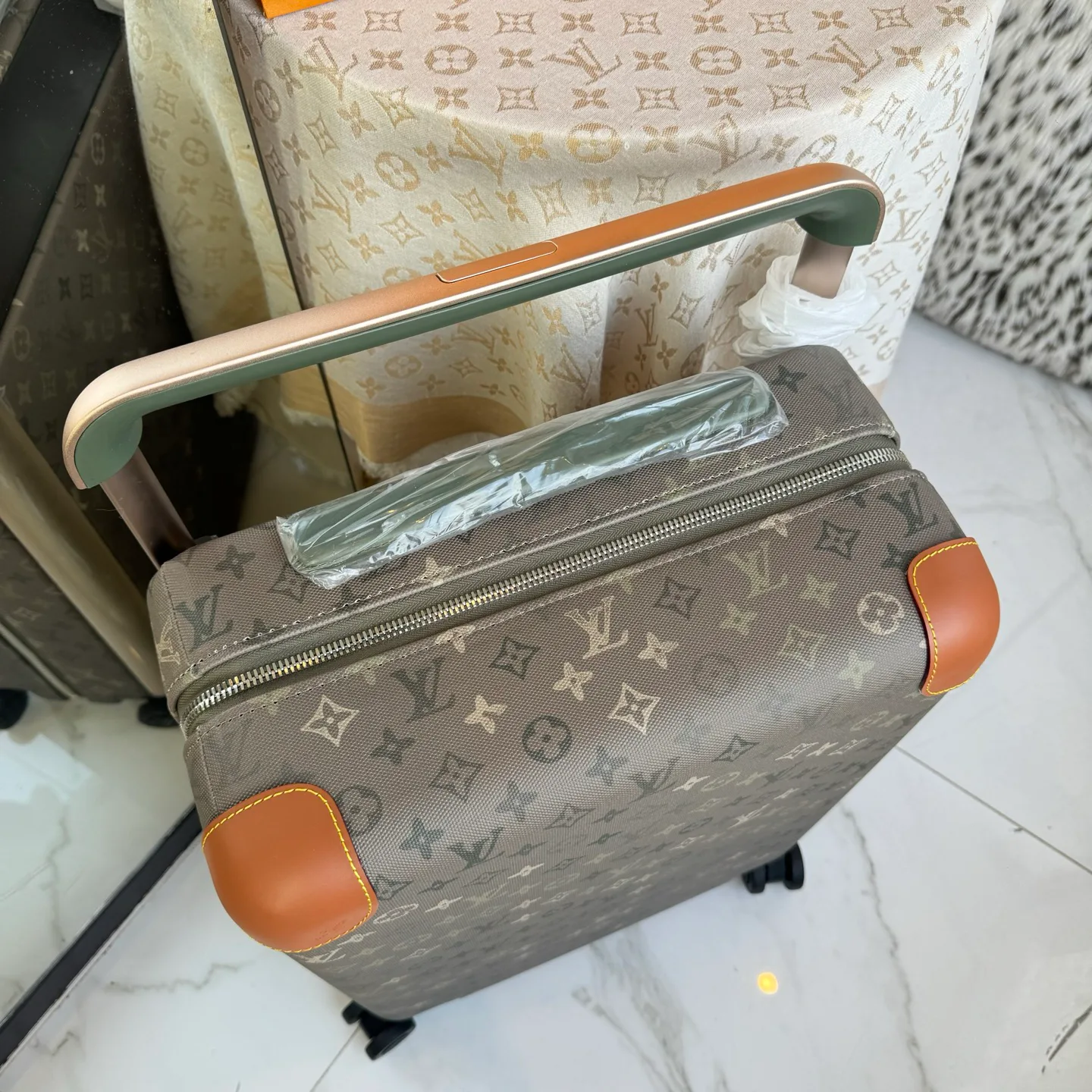 Suitcases LOUIS VUITTON 17675232