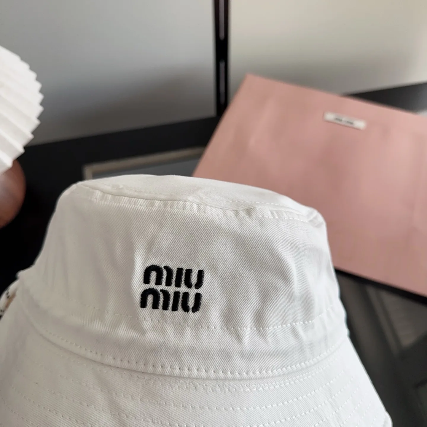 Hats MIU MIU 18105713
