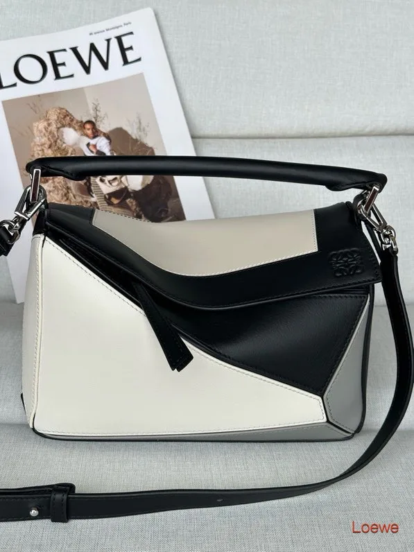 Women's Classic Handbags LOEWE 17271514