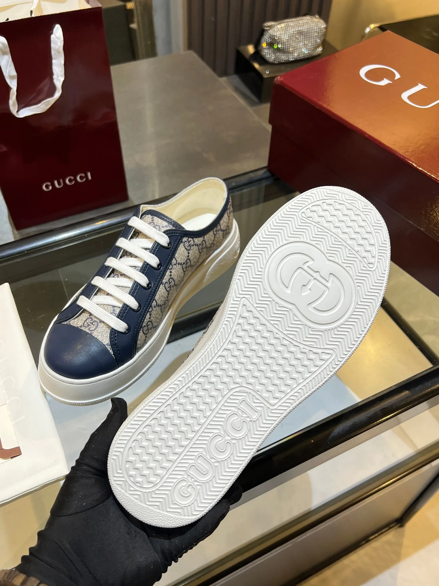 Women's Sneakers GUCCI 18465034