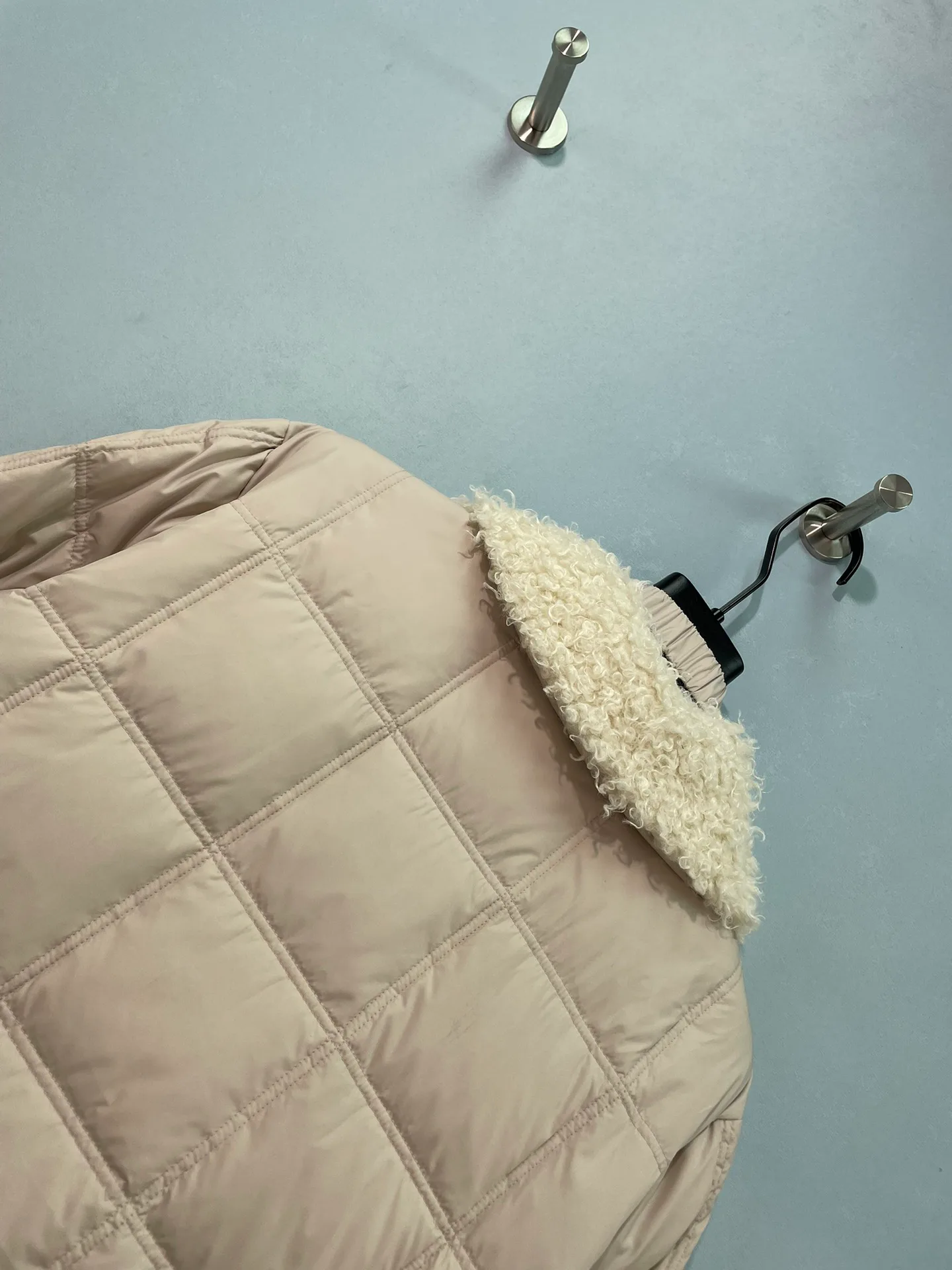 Women's Jackets And Down Jackets MONCLER 17913388