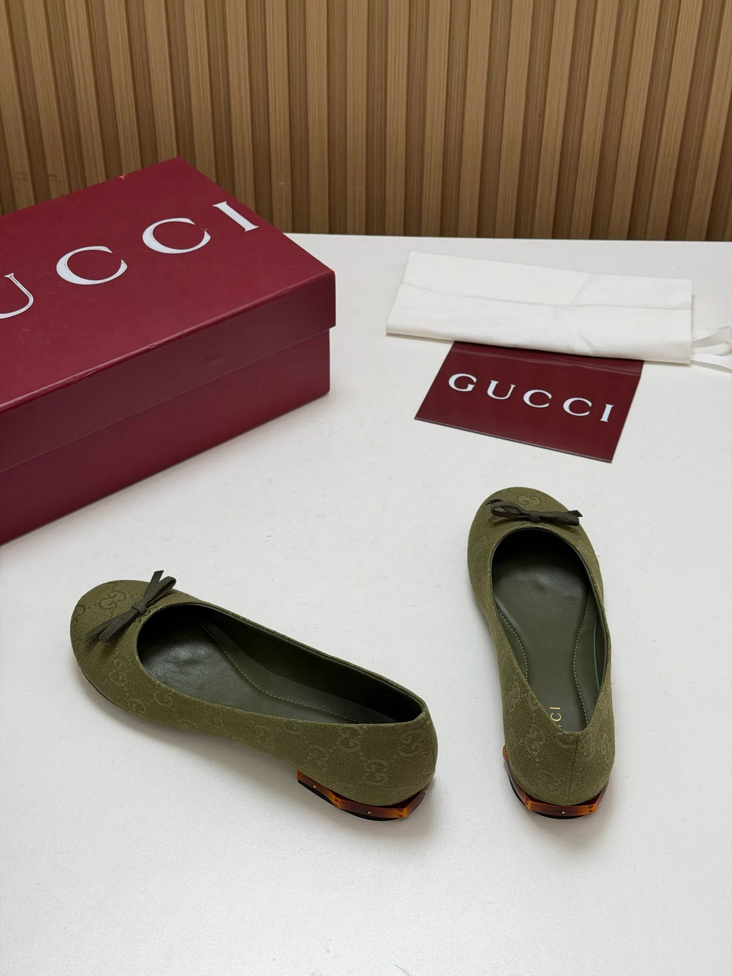 Women's Ballet Flats GUCCI 18396254