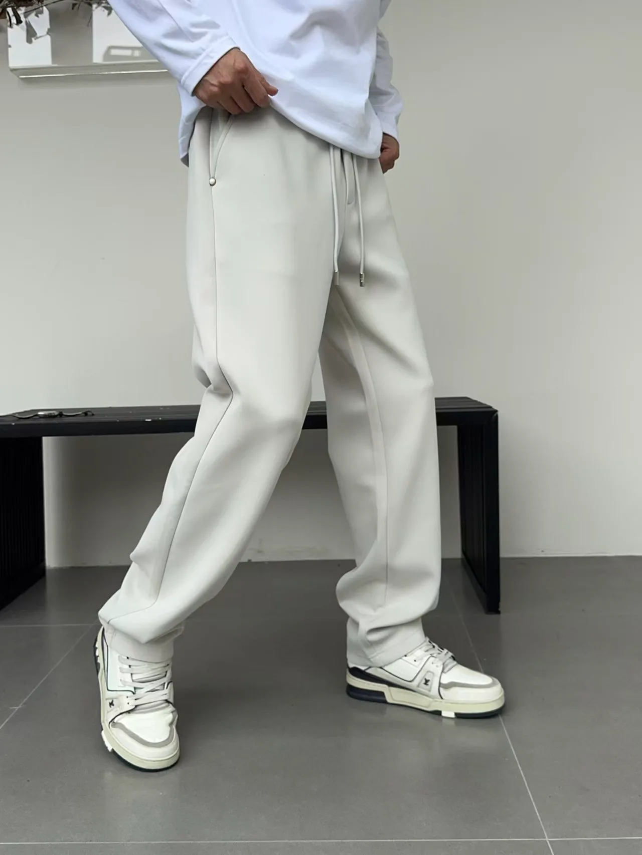 Women's Trousers LOUIS VUITTON 18178466