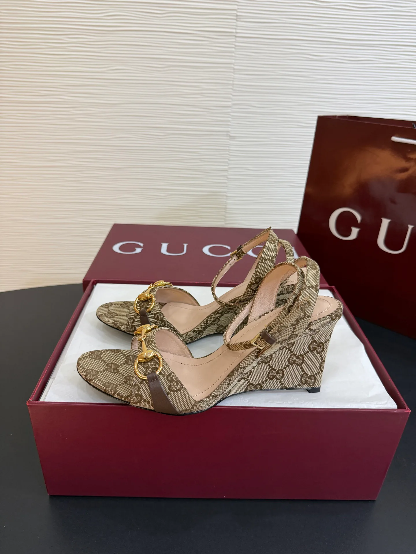 Women's Open-Toe Sandals GUCCI 18071147