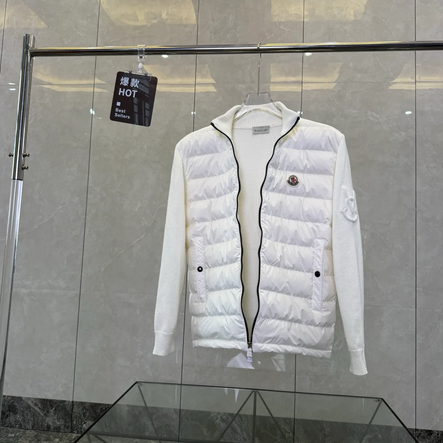 Women's Jackets And Down Jackets MONCLER 17949636