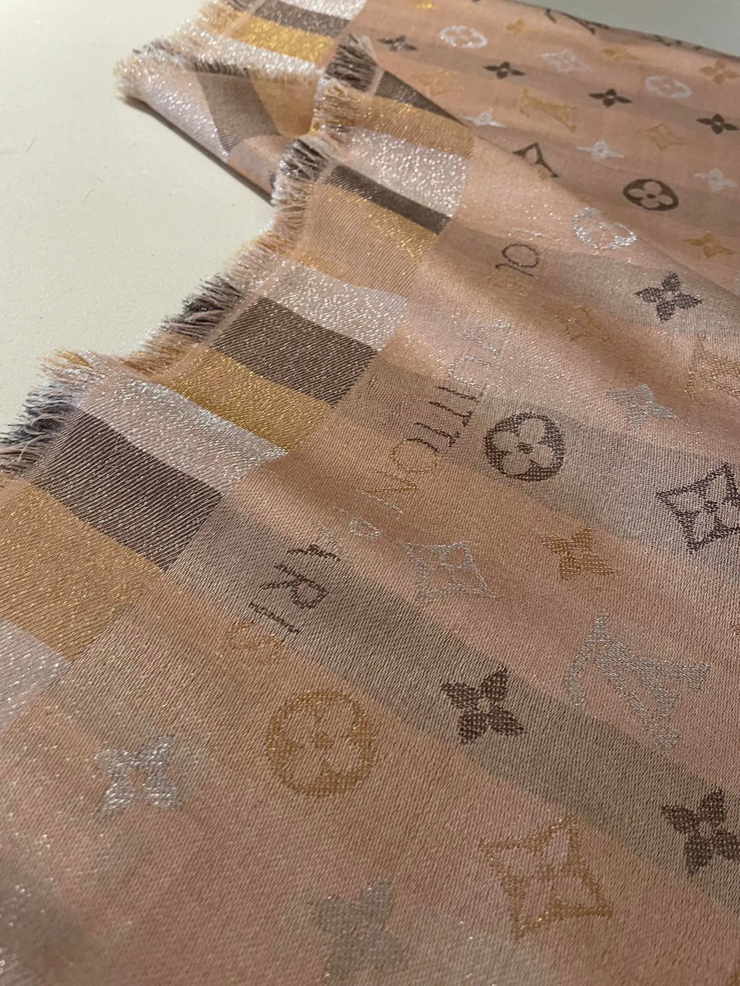 Scarves LOUIS VUITTON 18093339
