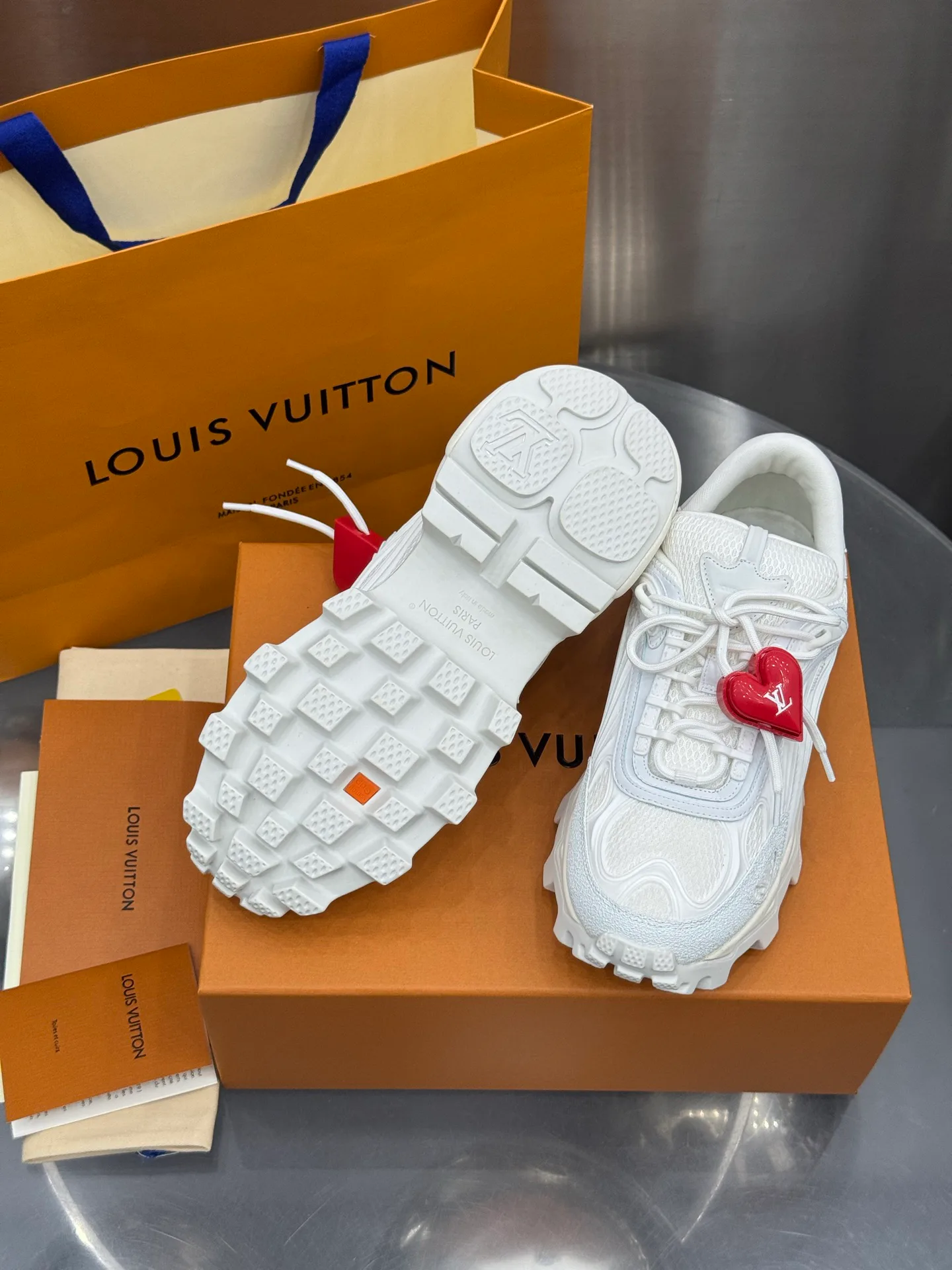 Men's Sneakers LOUIS VUITTON 18202620