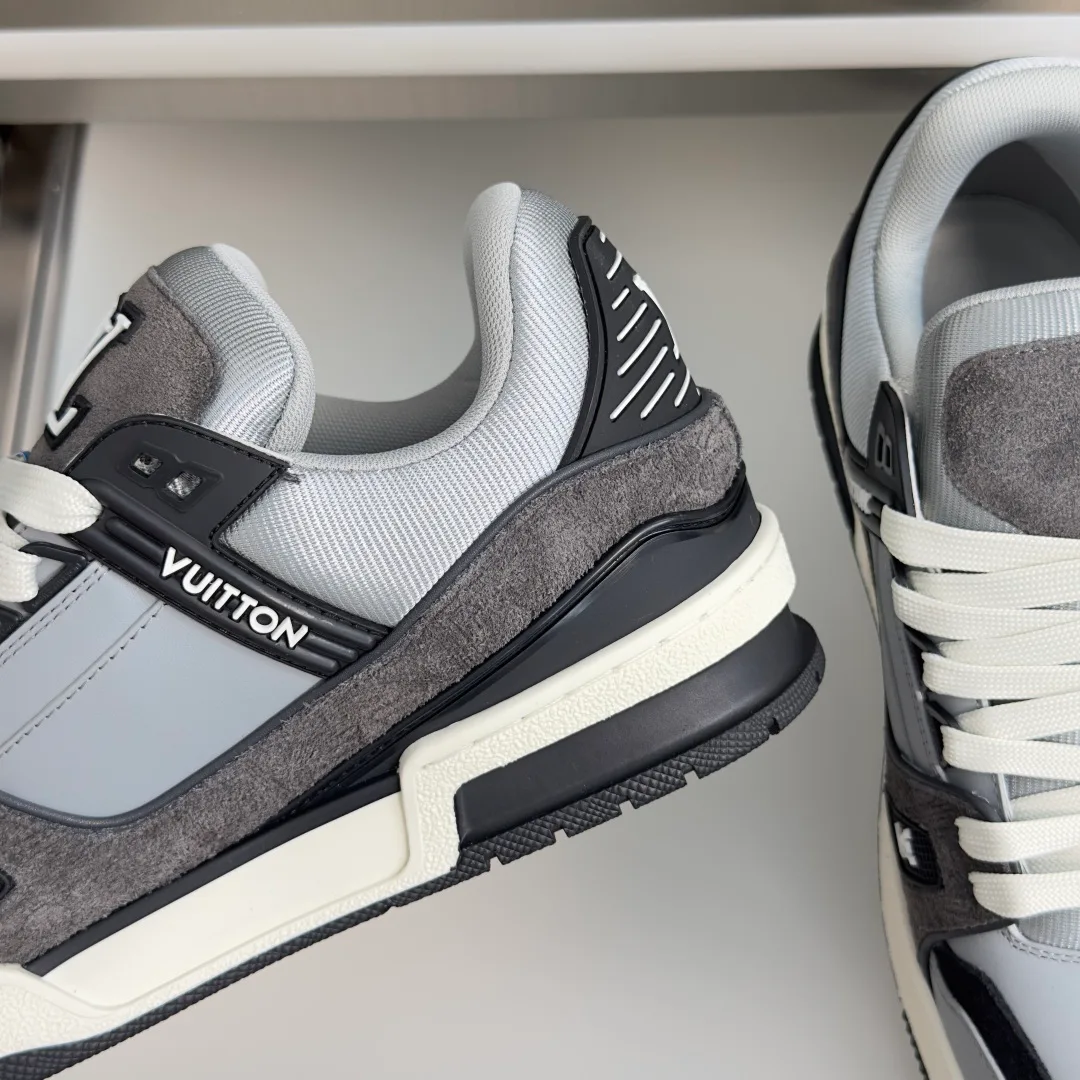 Men's Sneakers LOUIS VUITTON 17950310