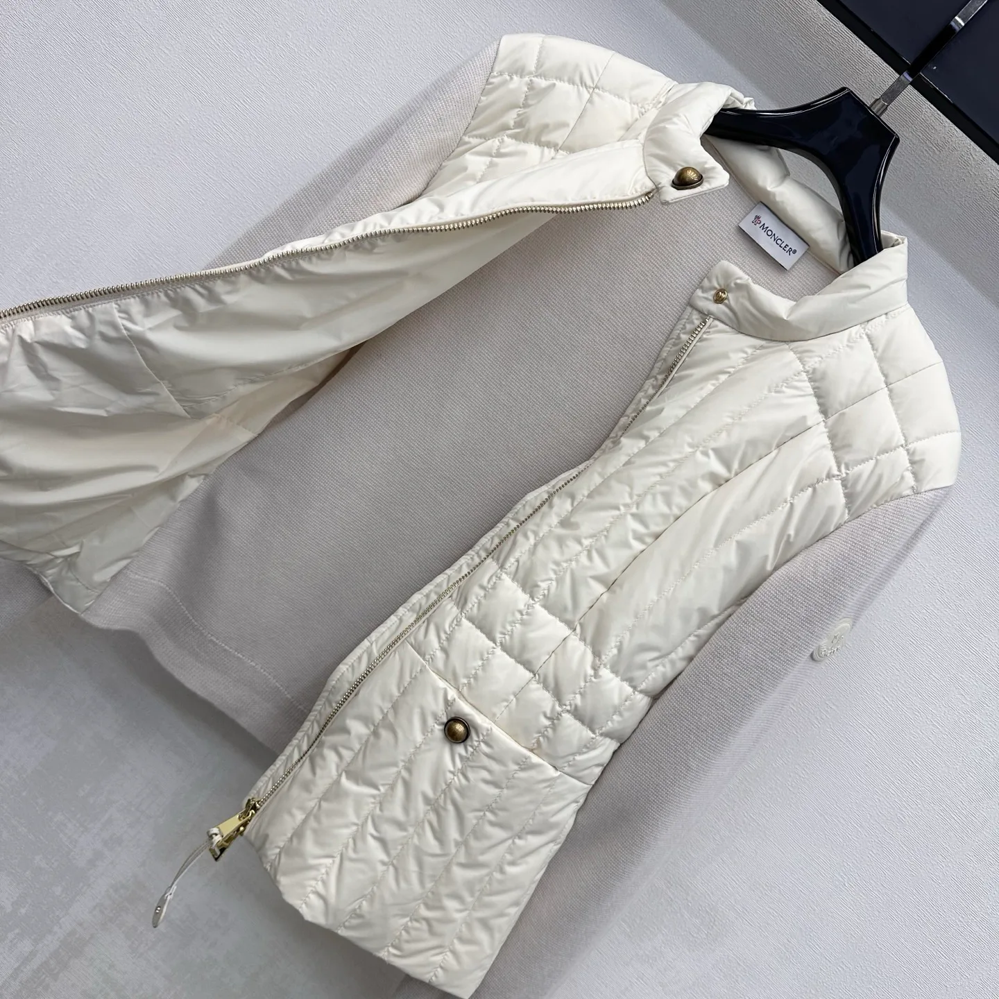 Women's Jackets And Down Jackets MONCLER 17897683