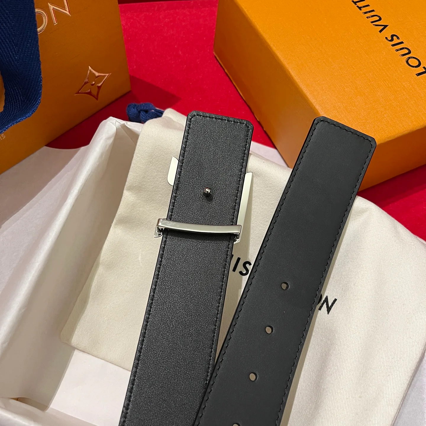 Belts LOUIS VUITTON 17645337