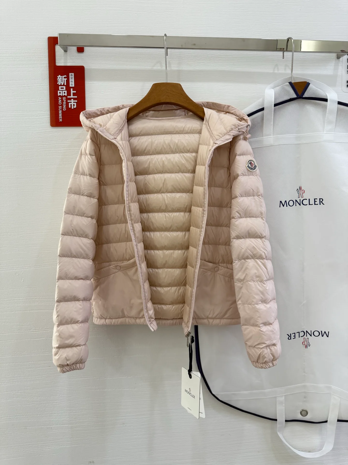 Women's Jackets And Down Jackets MONCLER 17918906