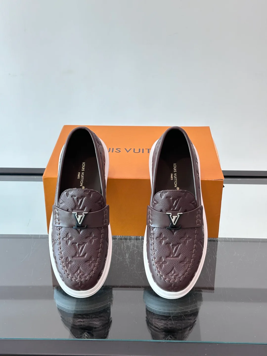 Men's Loafers And Dress Shoes LOUIS VUITTON 18400587