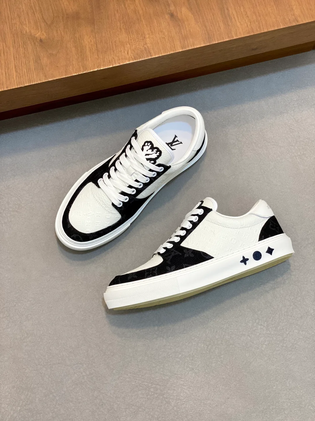 Men's Sneakers LOUIS VUITTON 17934207