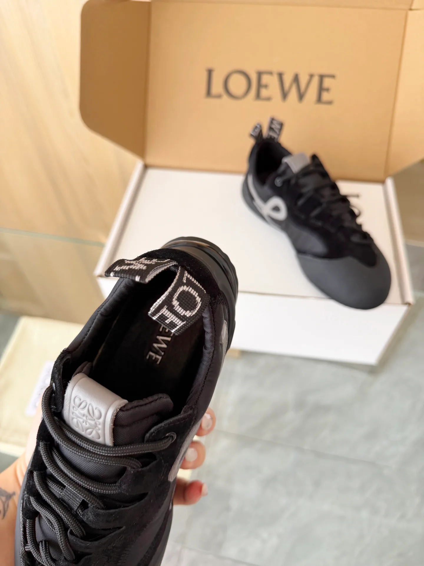 Кроссовки Женские Loewe 18637614