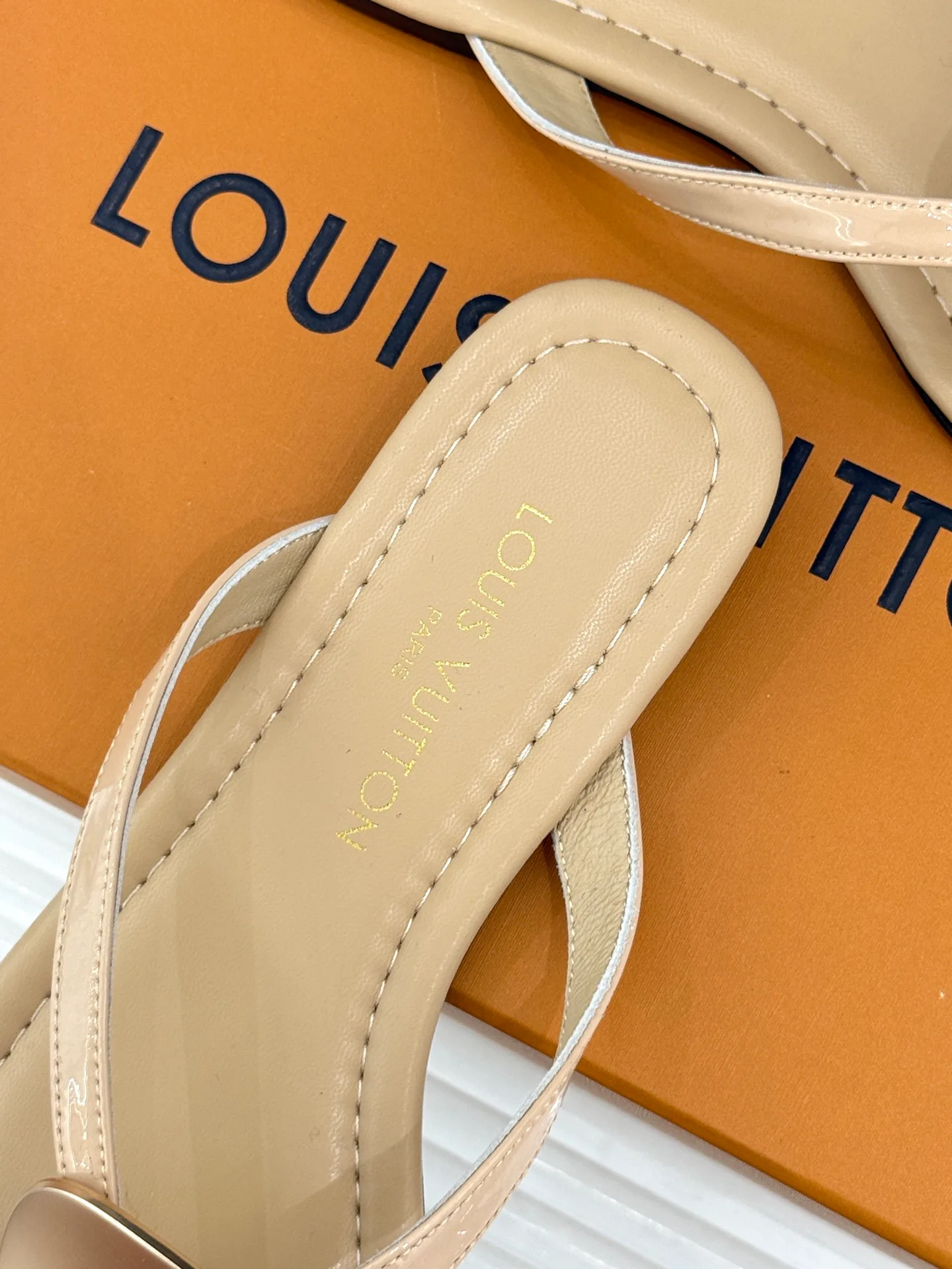Women's Flip-Flops LOUIS VUITTON 17596995
