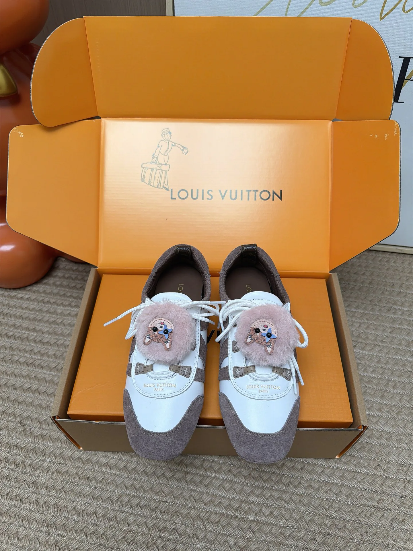Women's Sneakers LOUIS VUITTON 18063008
