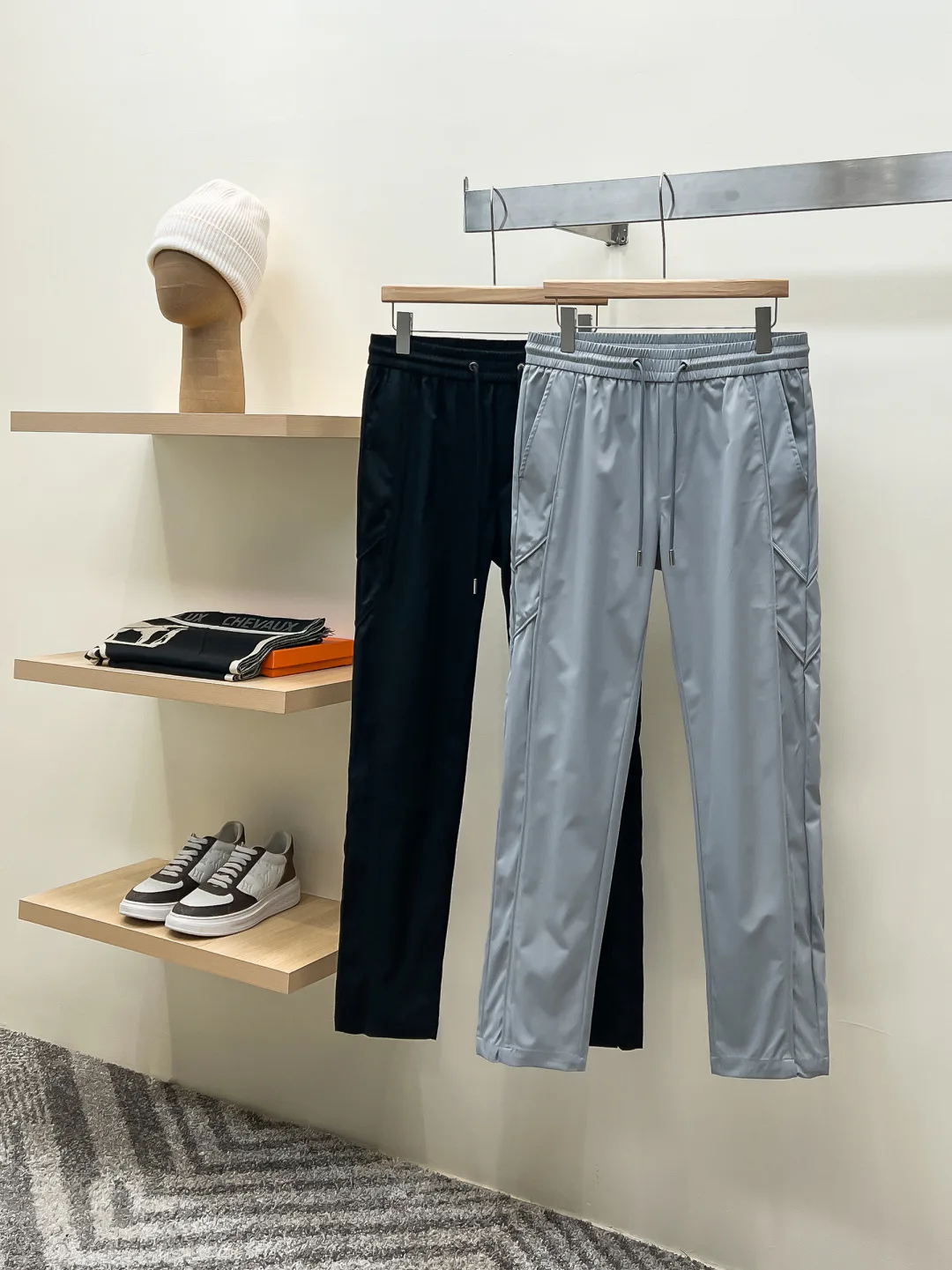 Men's Trousers GIVENCHY 18499214