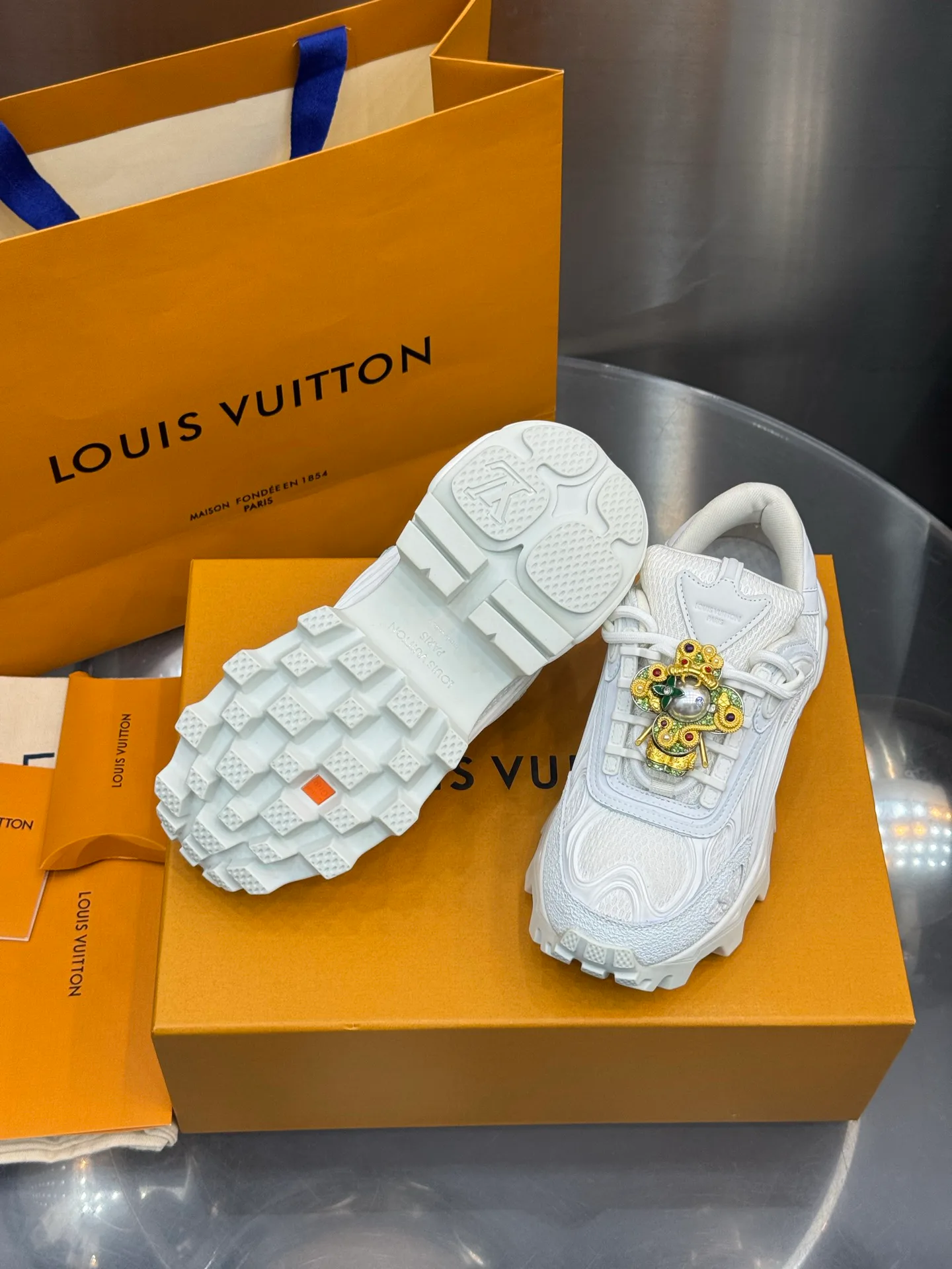 Women's Sneakers LOUIS VUITTON 18202601