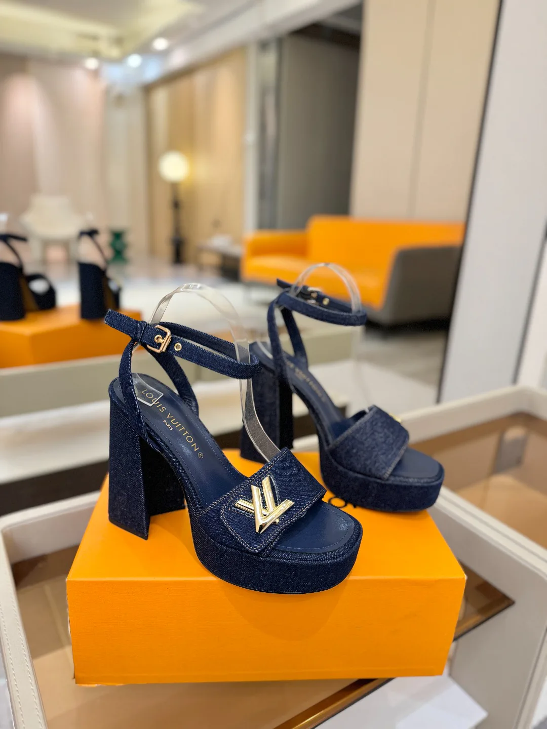Women's Open-Toe Sandals LOUIS VUITTON 17946845
